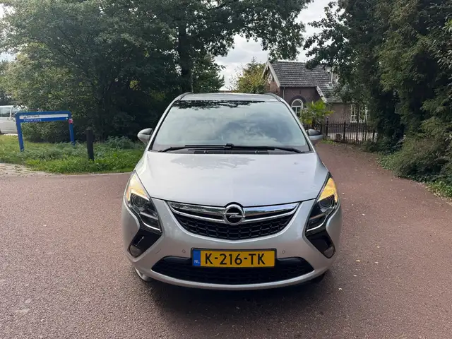 Opel Zafira Tourer view 2