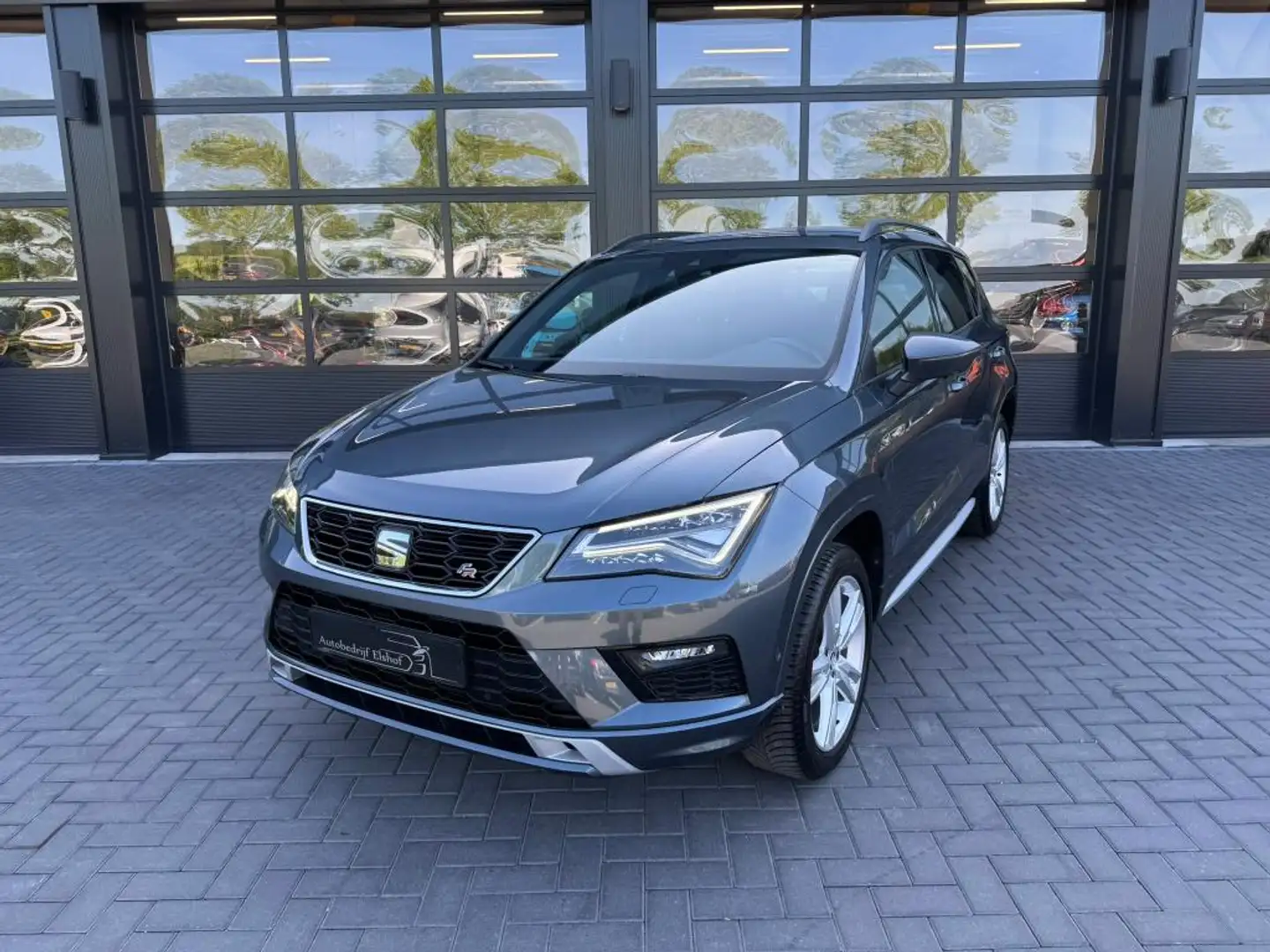 SEAT Ateca 1.5 TSI DSG FR Grijs - 1