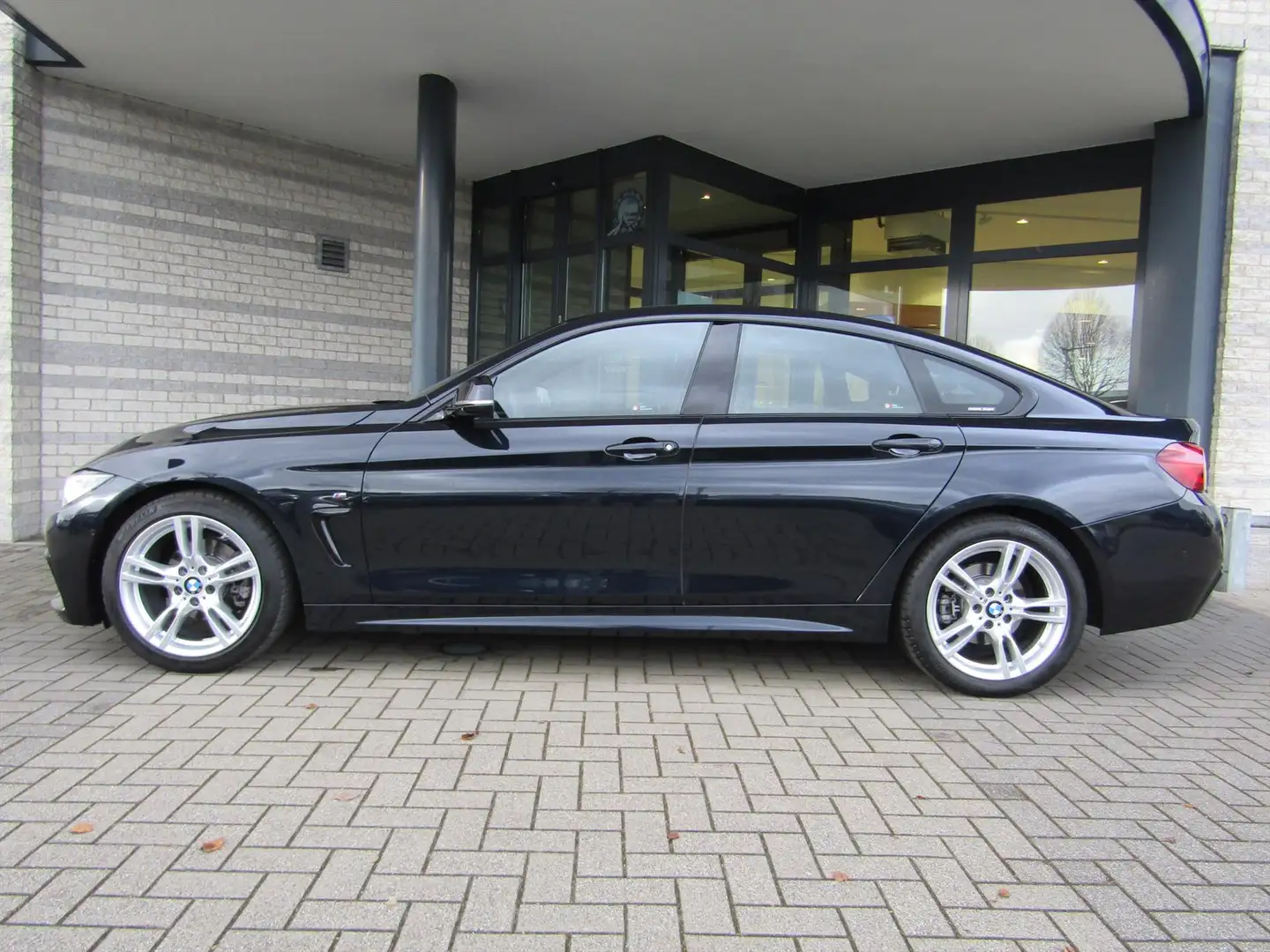 BMW 418 4-Serie Gran Coupé (f36) 418i 136pk Aut M-Sport Co crna - 2