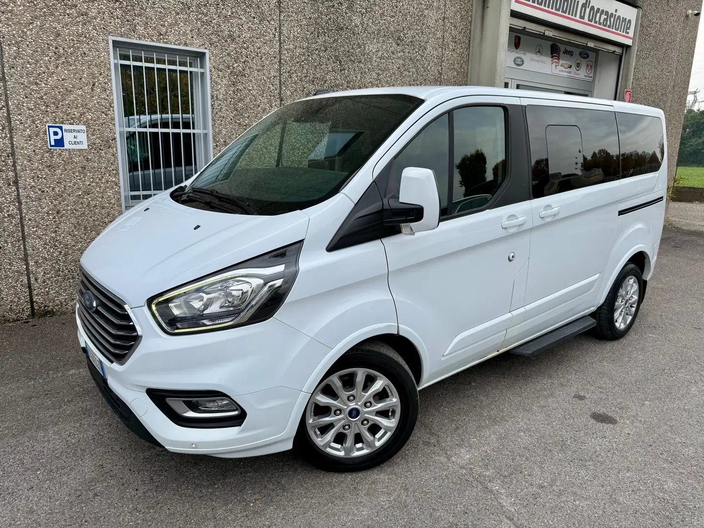 Ford Tourneo Custom Tourneo Custom 320 2.0 tdci 185cv Titanium L1H1 auto "8 POSTI" Blanc - 2