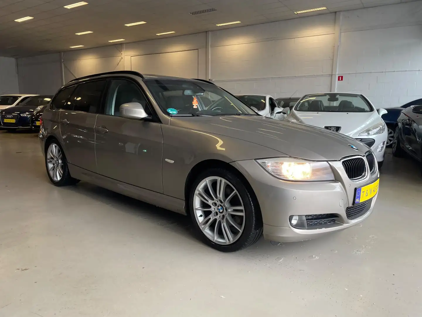 BMW 320 3-serie Touring 320d Business Line automaat Beige - 1