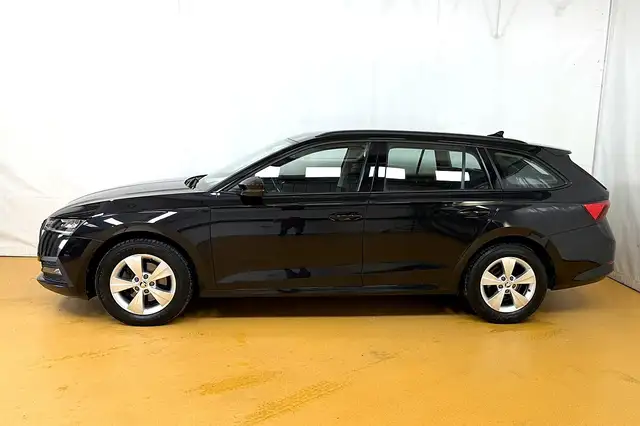 Skoda Octavia view 4