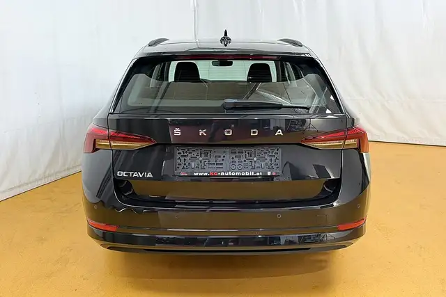 Skoda Octavia view 11