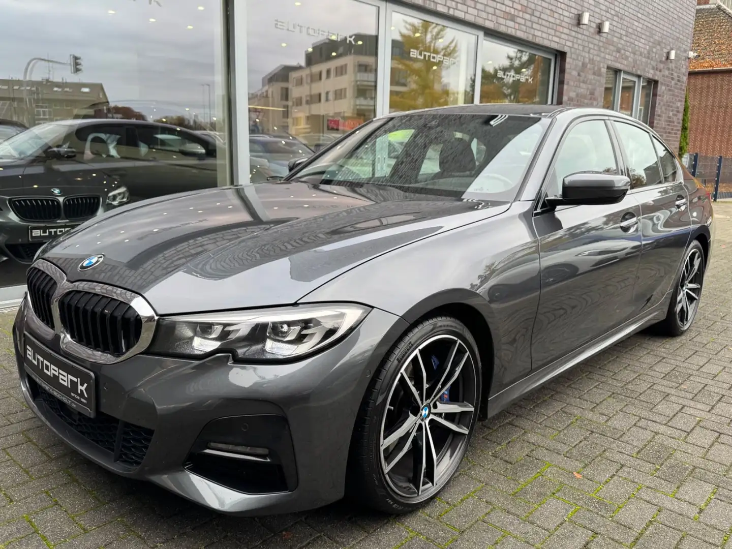 BMW 330 d lim M Sport HUD h&K AG+ DA ACC Kamera 19" Gris - 1