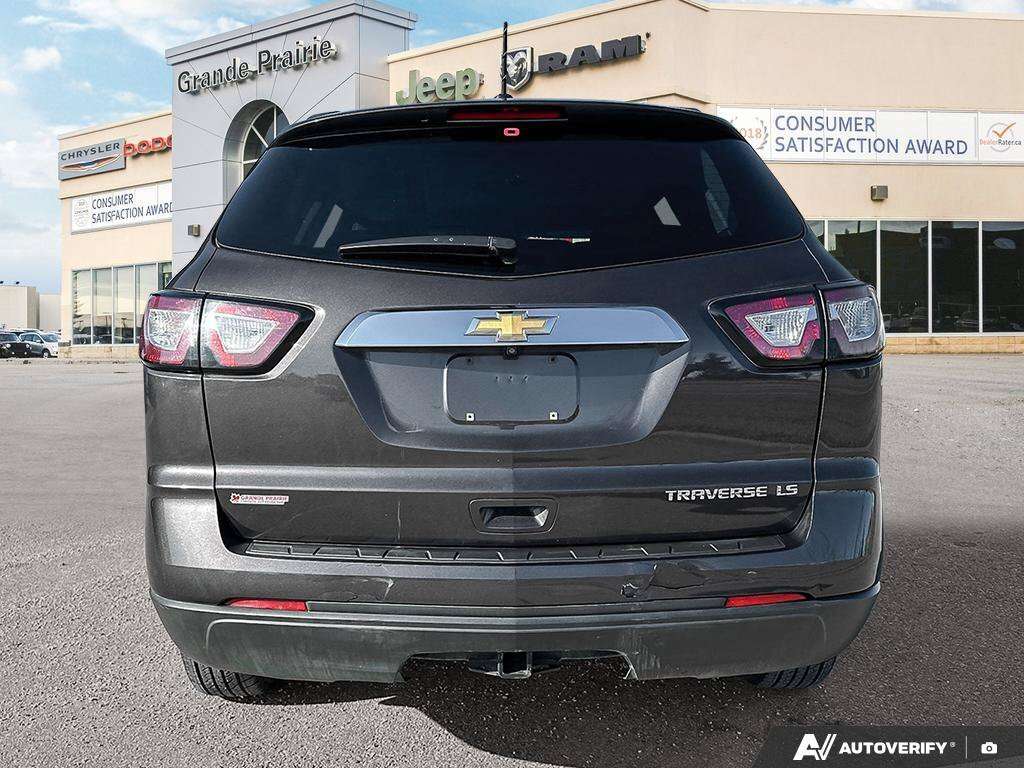 2016 Chevrolet Traverse LS — снимка 1