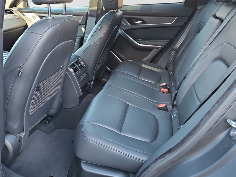 Jaguar F-Pace D300 Mild-Hybrid — photo 12
