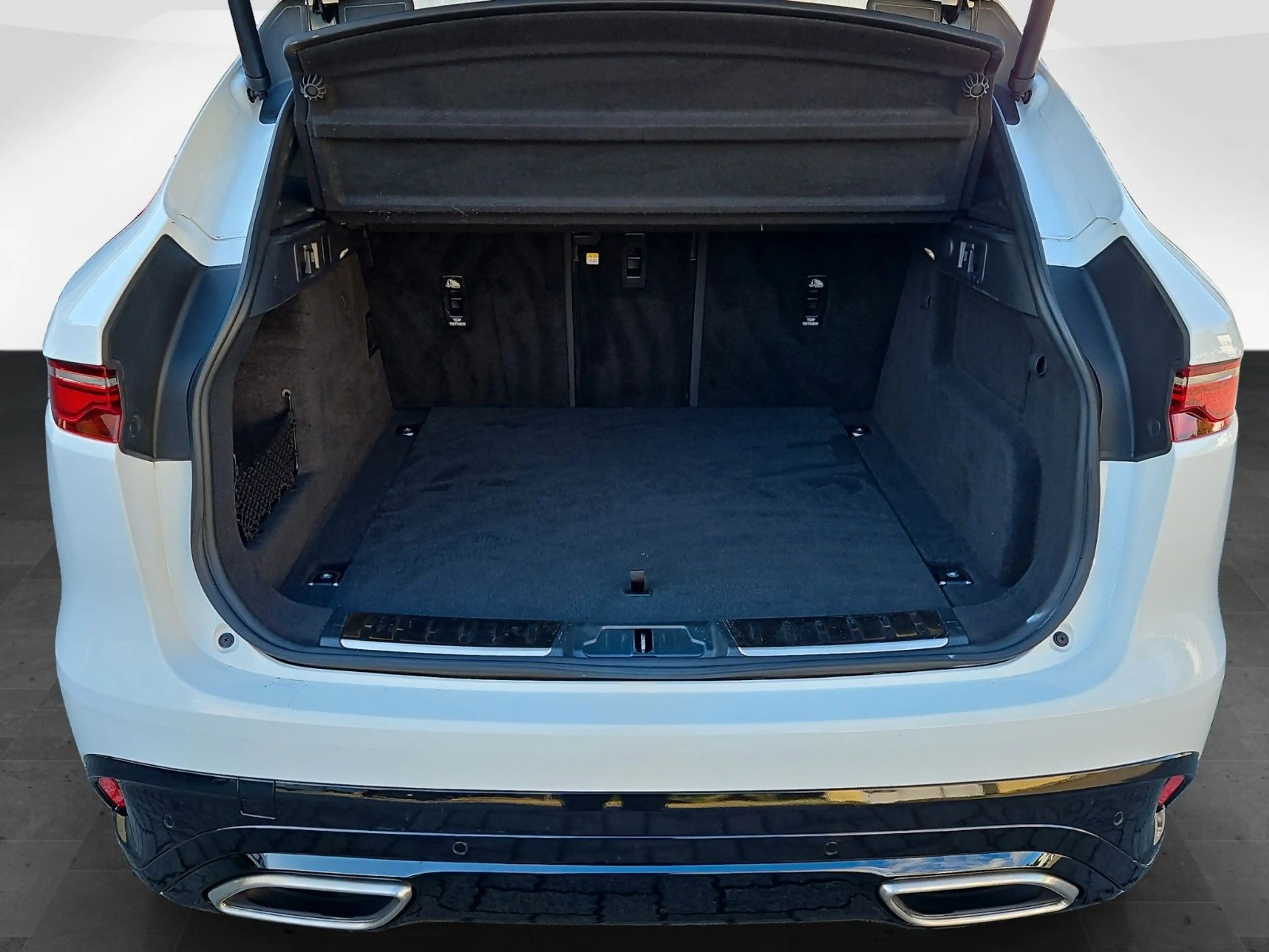 Jaguar F-Pace D300 Mild-Hybrid — photo 9
