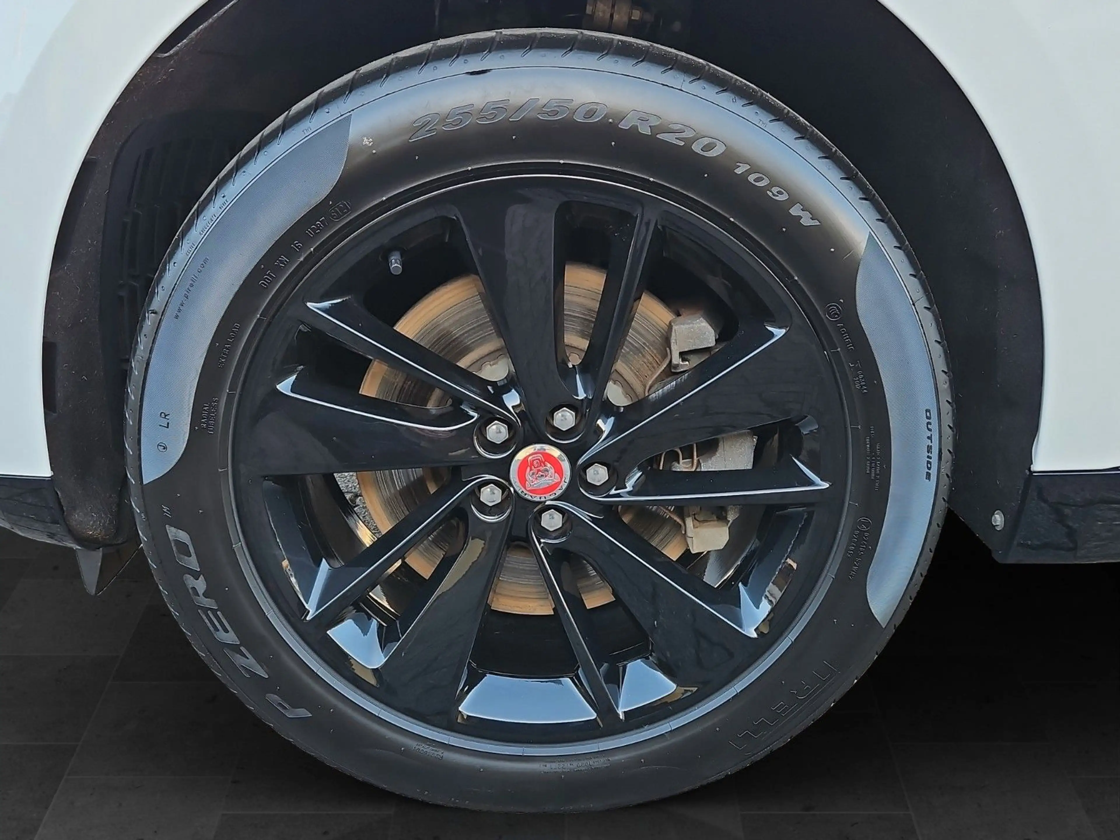 Jaguar F-Pace D300 Mild-Hybrid — photo 10