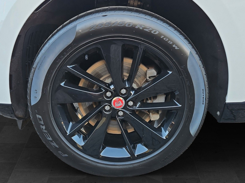 Jaguar F-Pace D300 Mild-Hybrid — photo 10