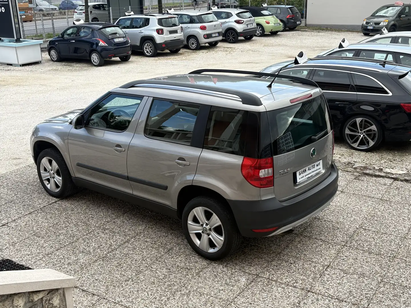 Skoda Yeti 2.0 tdi Ambition (adventure) 4x4 110cv Silber - 2