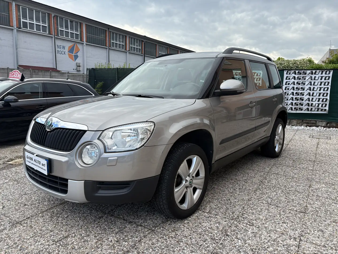 Skoda Yeti 2.0 tdi Ambition (adventure) 4x4 110cv Silber - 1