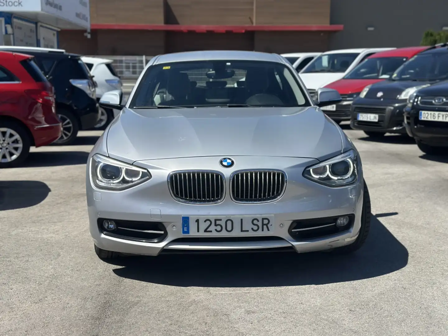BMW 118 118d Urban Plateado - 2