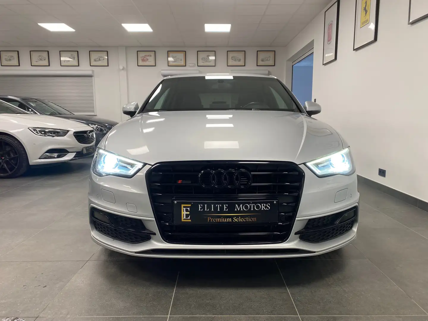 Audi A3 1.4 TFSI Ambition S line / 1erMAIN/ FULL OPTION Plateado - 2