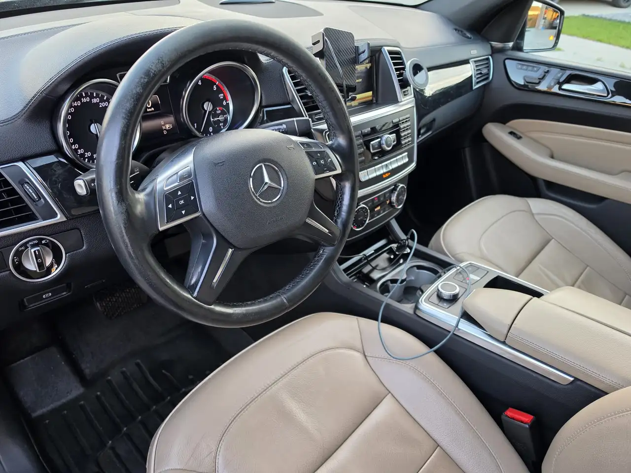 Mercedes-Benz M-Class fotografie Mercedes-Benz M-Class