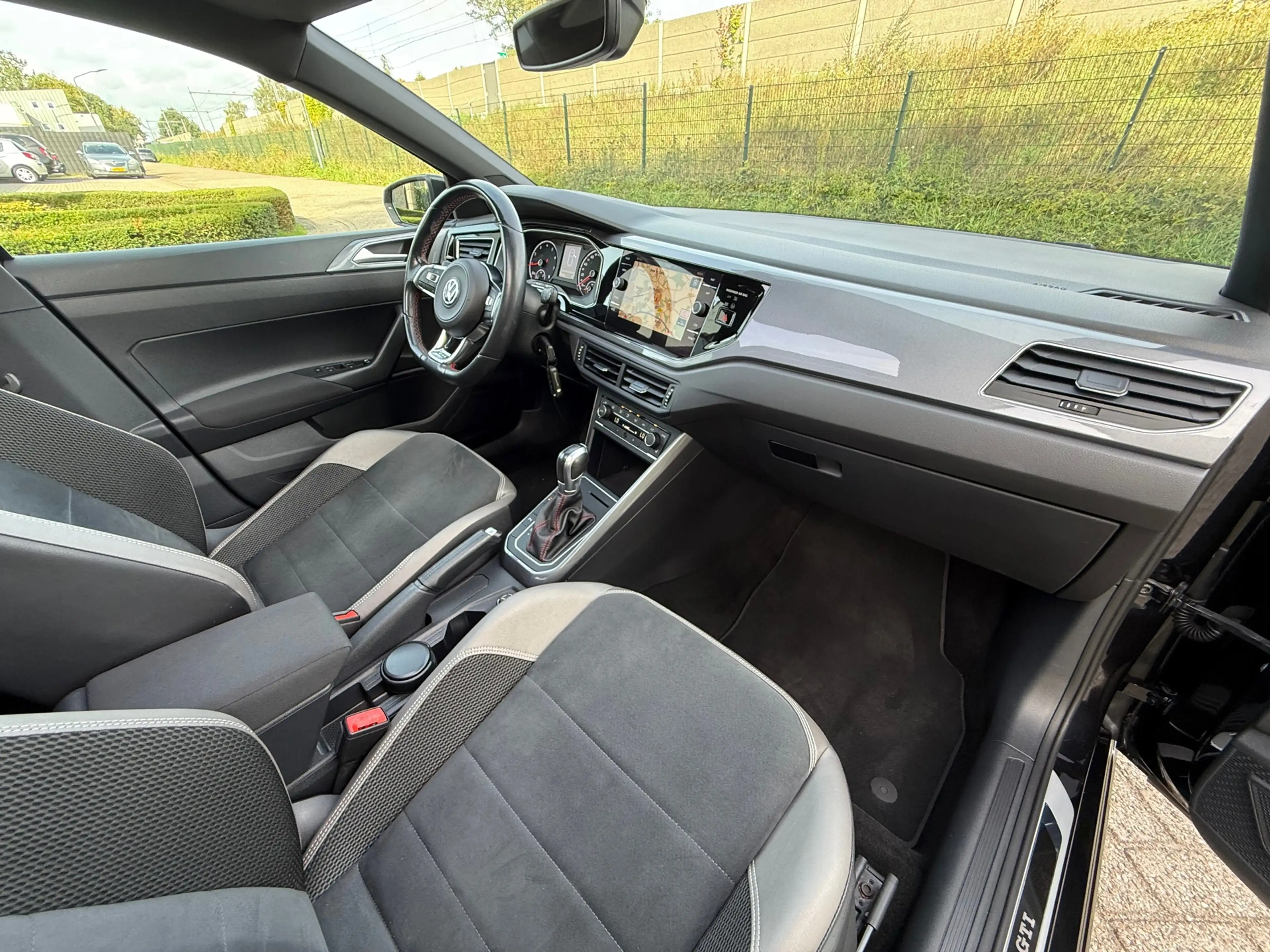 Volkswagen Polo GTI 2.0 TSI DSG I PANO I LED I VOLL I CRUISE I CARPLAY — photo 10
