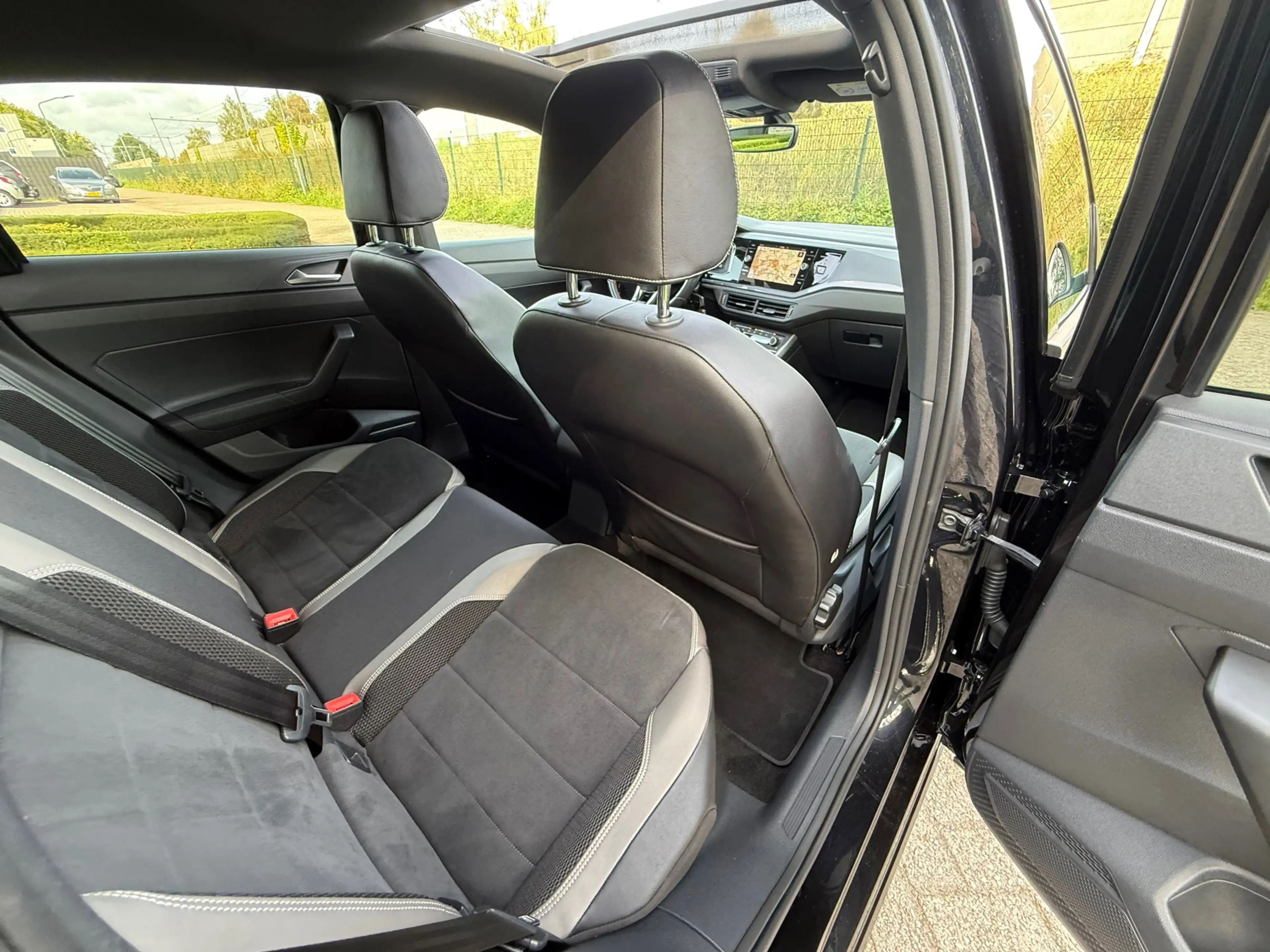 Volkswagen Polo GTI 2.0 TSI DSG I PANO I LED I VOLL I CRUISE I CARPLAY — photo 12