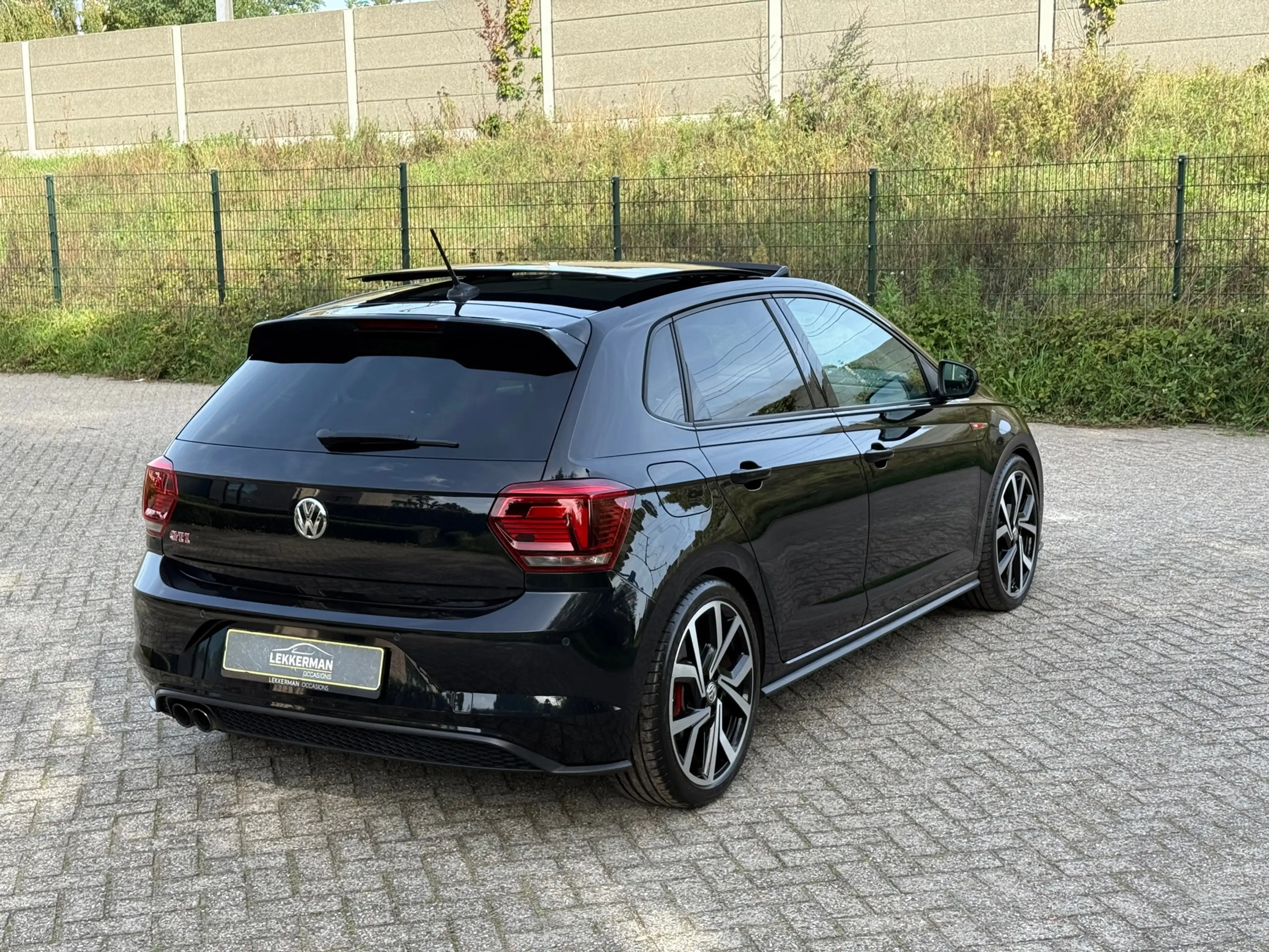 Volkswagen Polo GTI 2.0 TSI DSG I PANO I LED I VOLL I CRUISE I CARPLAY — photo 3