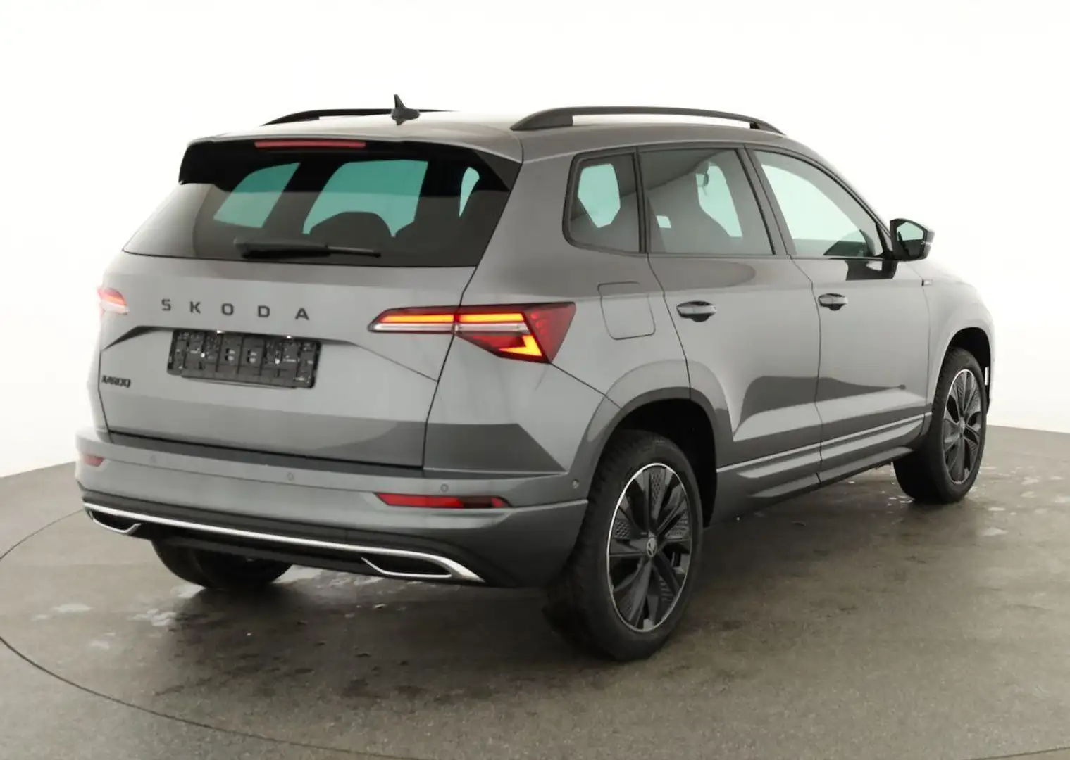 Skoda Karoq Sportline 1.5 TSI DSG Sportline, AHK, Navi, CAN... Grau - 2