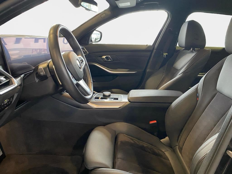 BMW 320 M Sport — photo 10