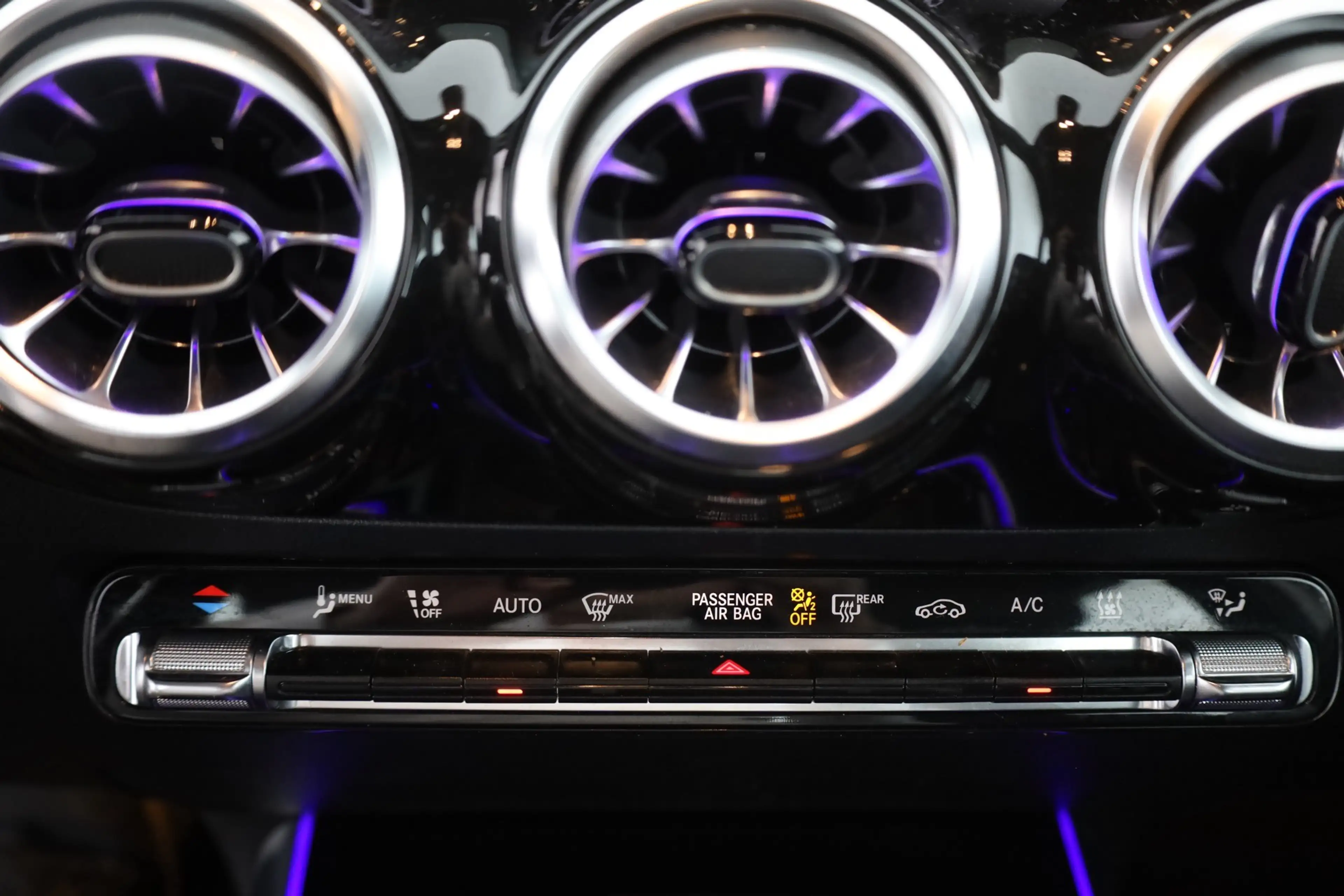 Mercedes-Benz EQA 250 LED Navi Sitzheizung Kamera Tempomat USB — photo 12
