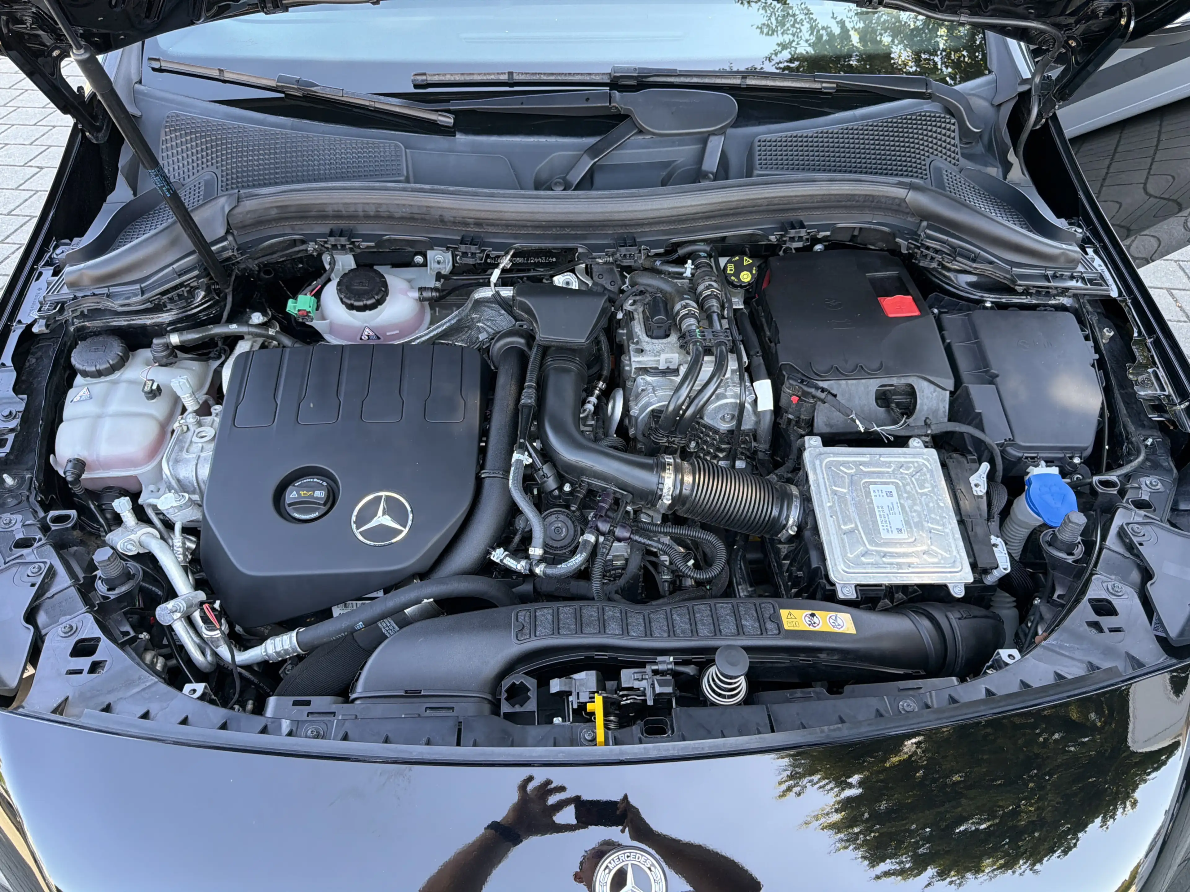 Mercedes-Benz B 250 e Edition 2020 AMG Line Panorama LED Night — photo 15