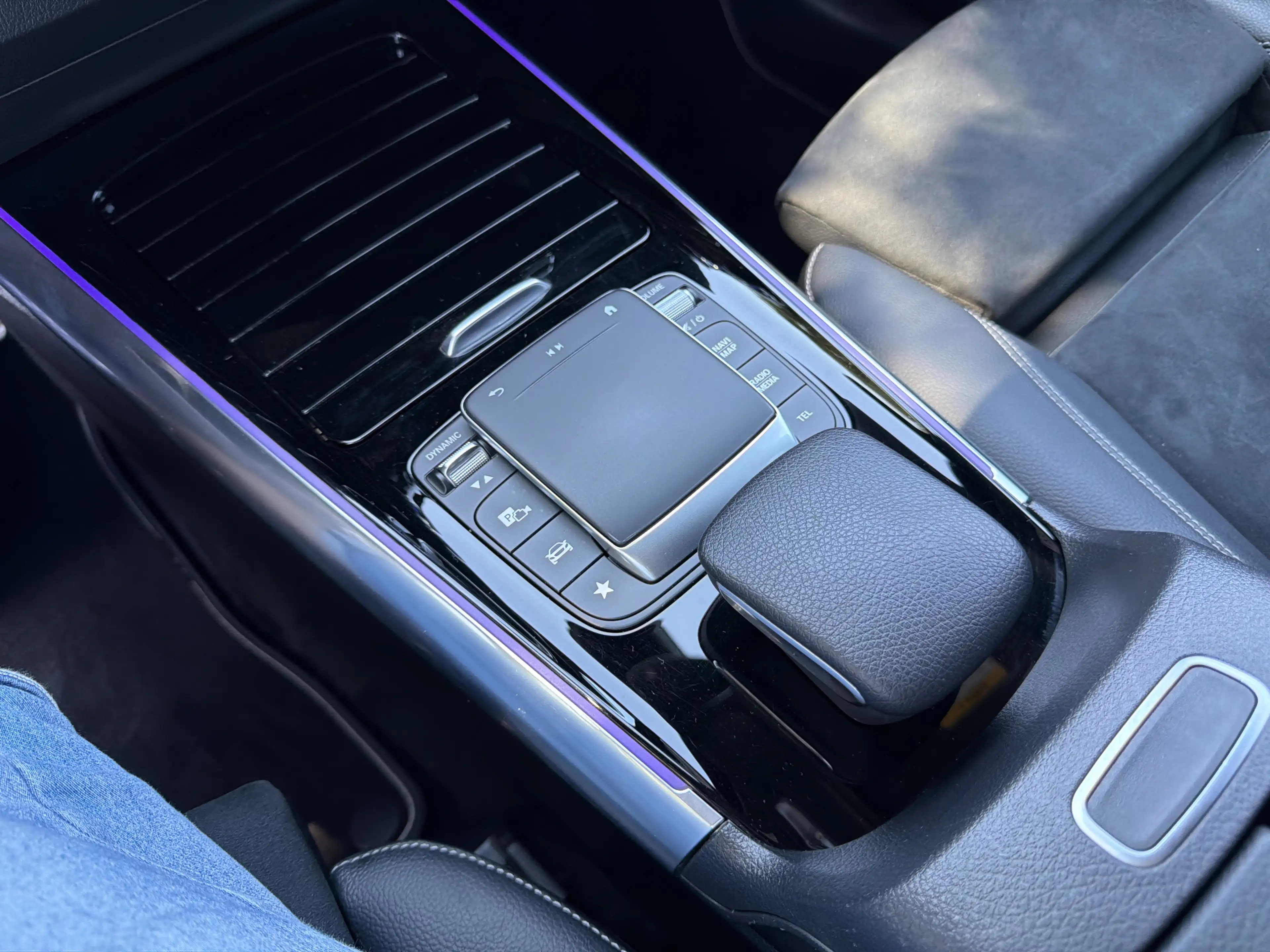 Mercedes-Benz B 250 e Edition 2020 AMG Line Panorama LED Night — photo 10