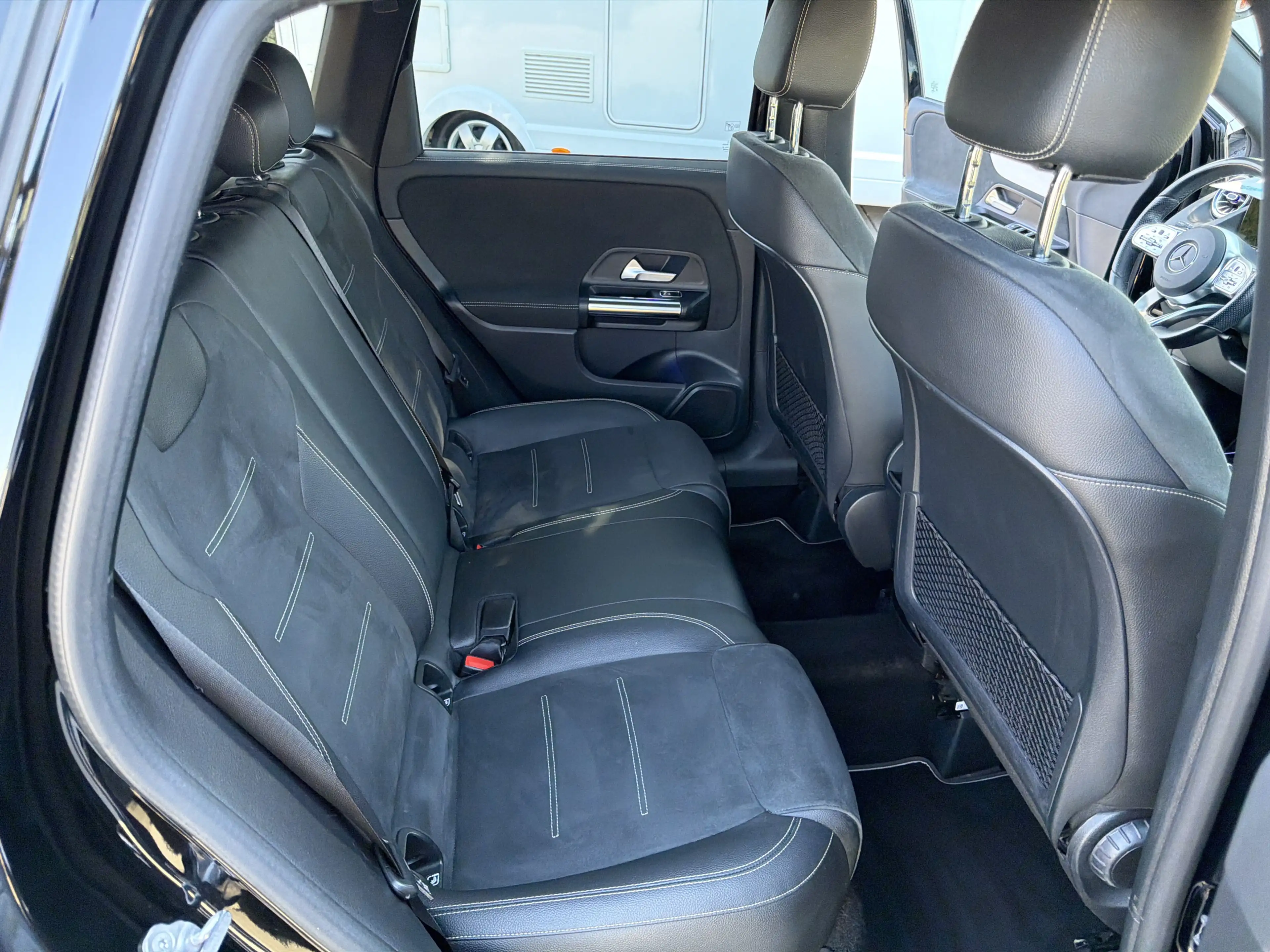 Mercedes-Benz B 250 e Edition 2020 AMG Line Panorama LED Night — photo 12