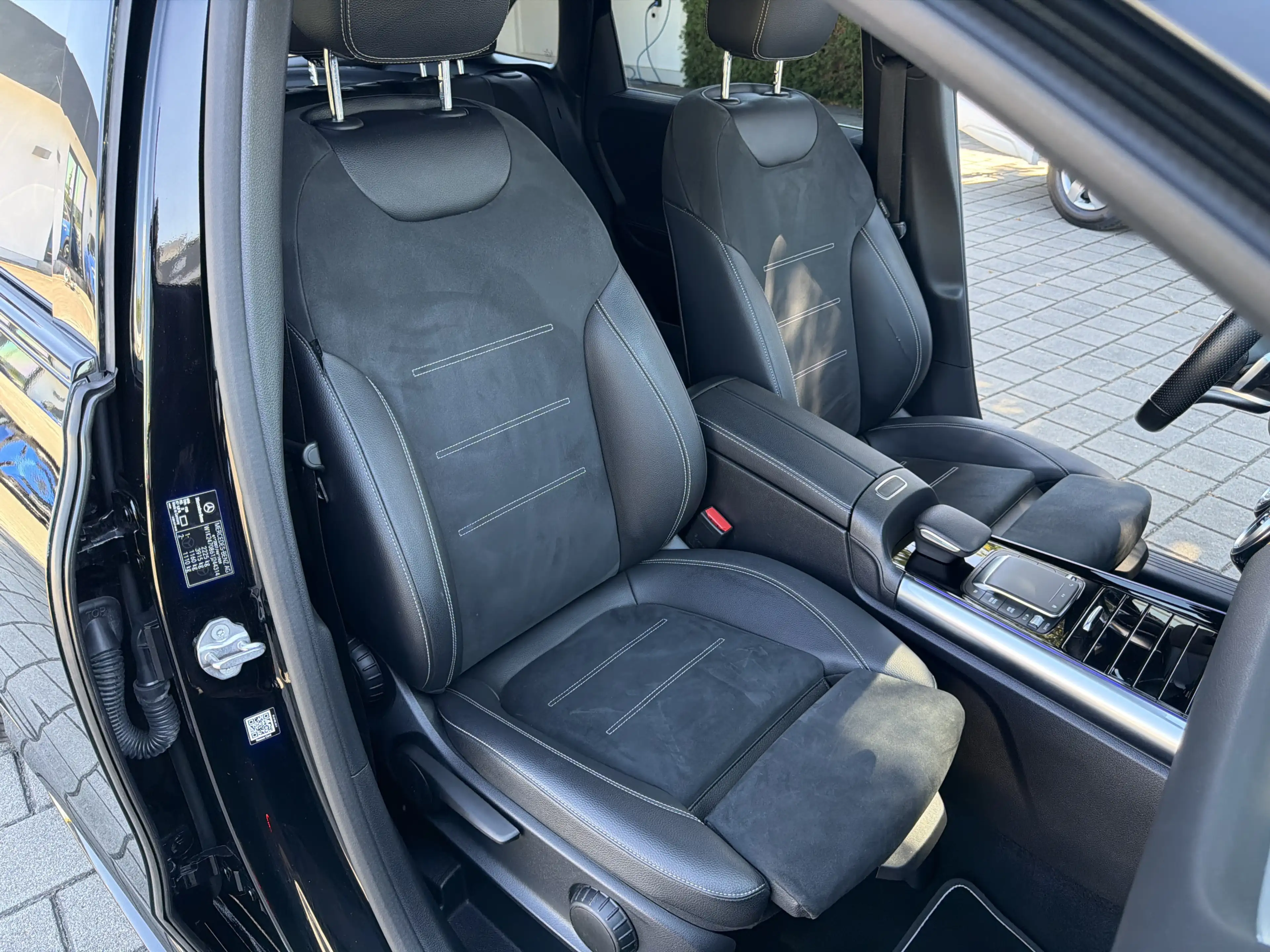 Mercedes-Benz B 250 e Edition 2020 AMG Line Panorama LED Night — photo 11