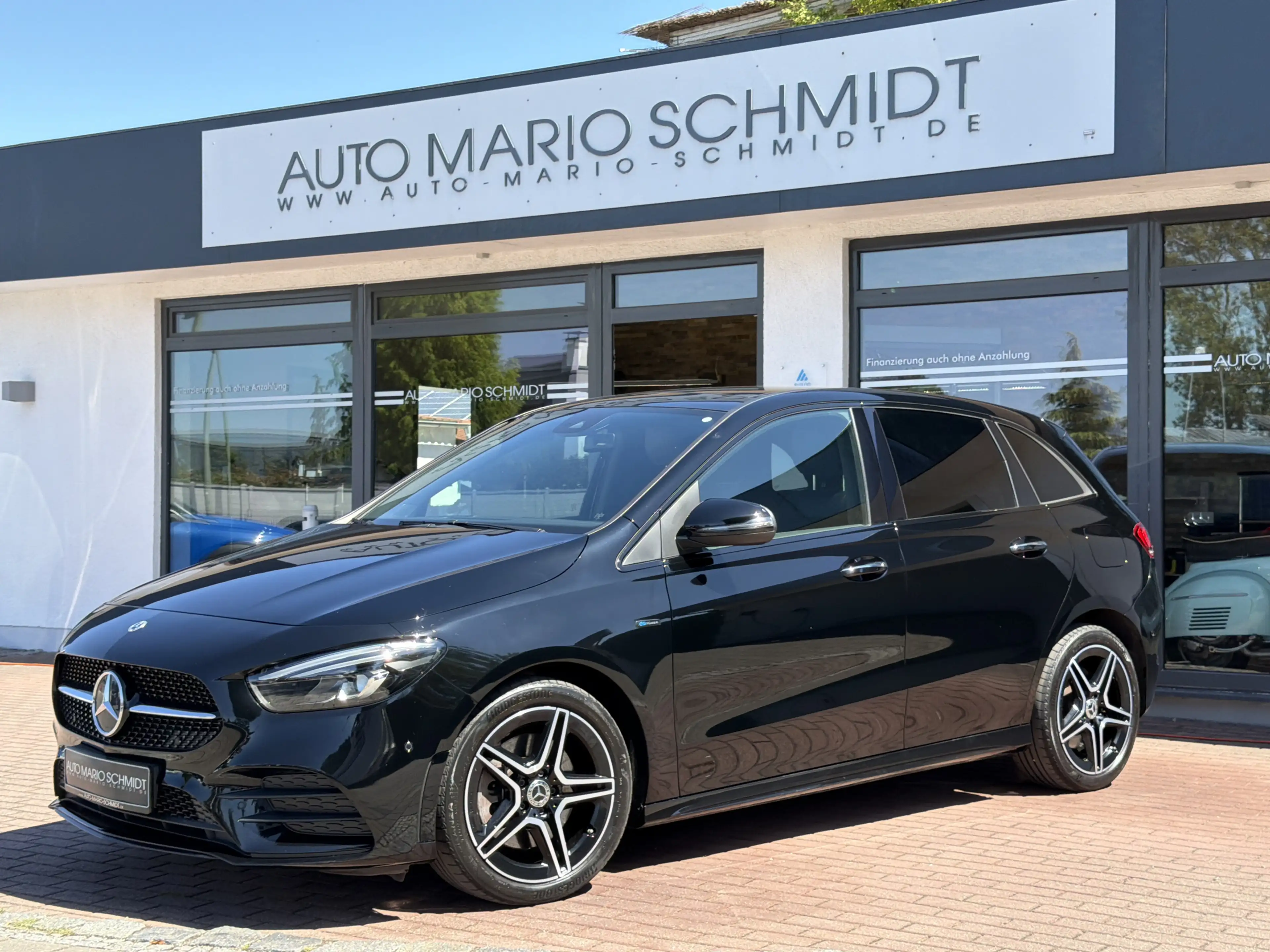 Mercedes-Benz B 250 e Edition 2020 AMG Line Panorama LED Night — photo 3