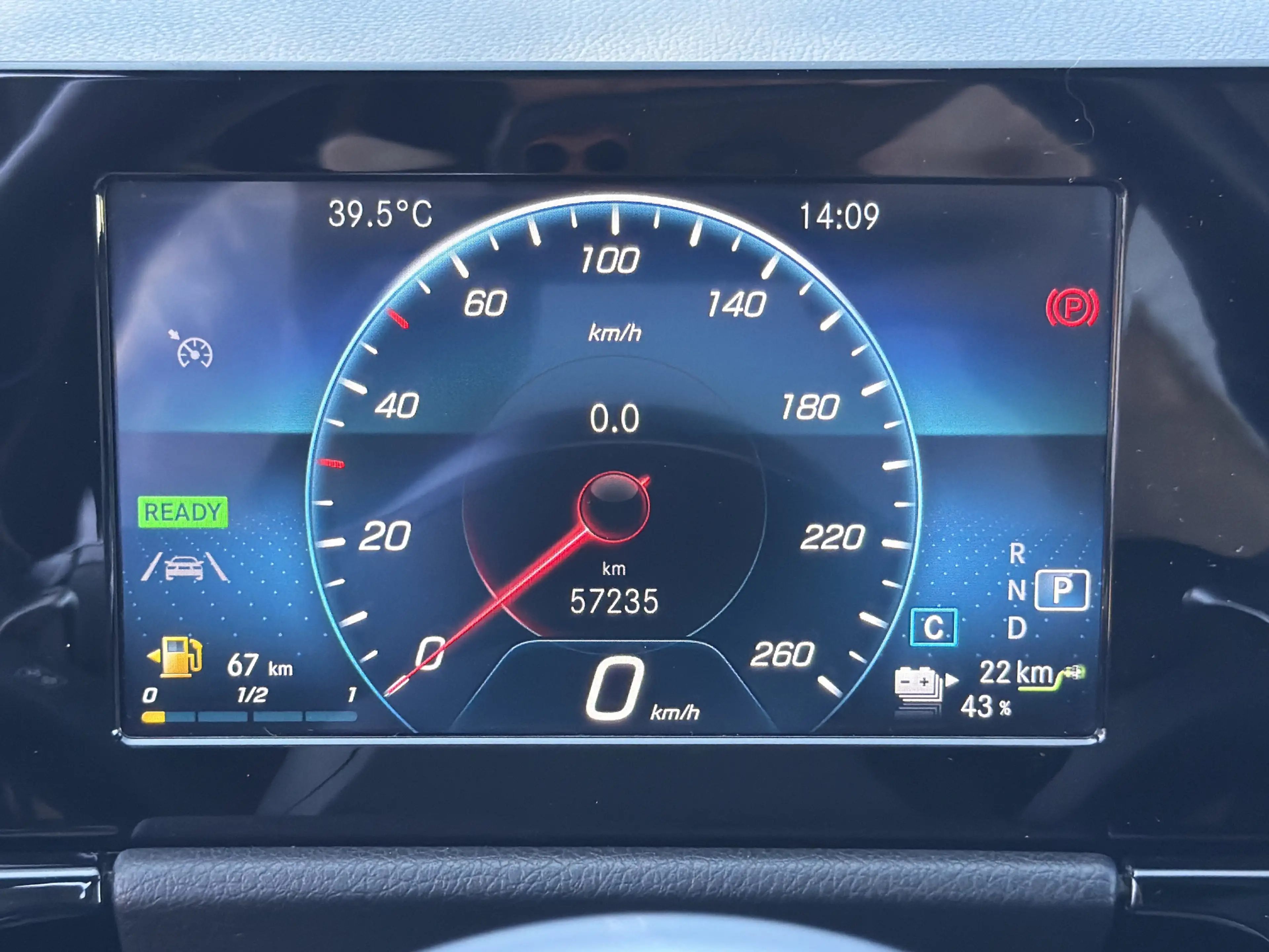 Mercedes-Benz B 250 e Edition 2020 AMG Line Panorama LED Night — photo 8