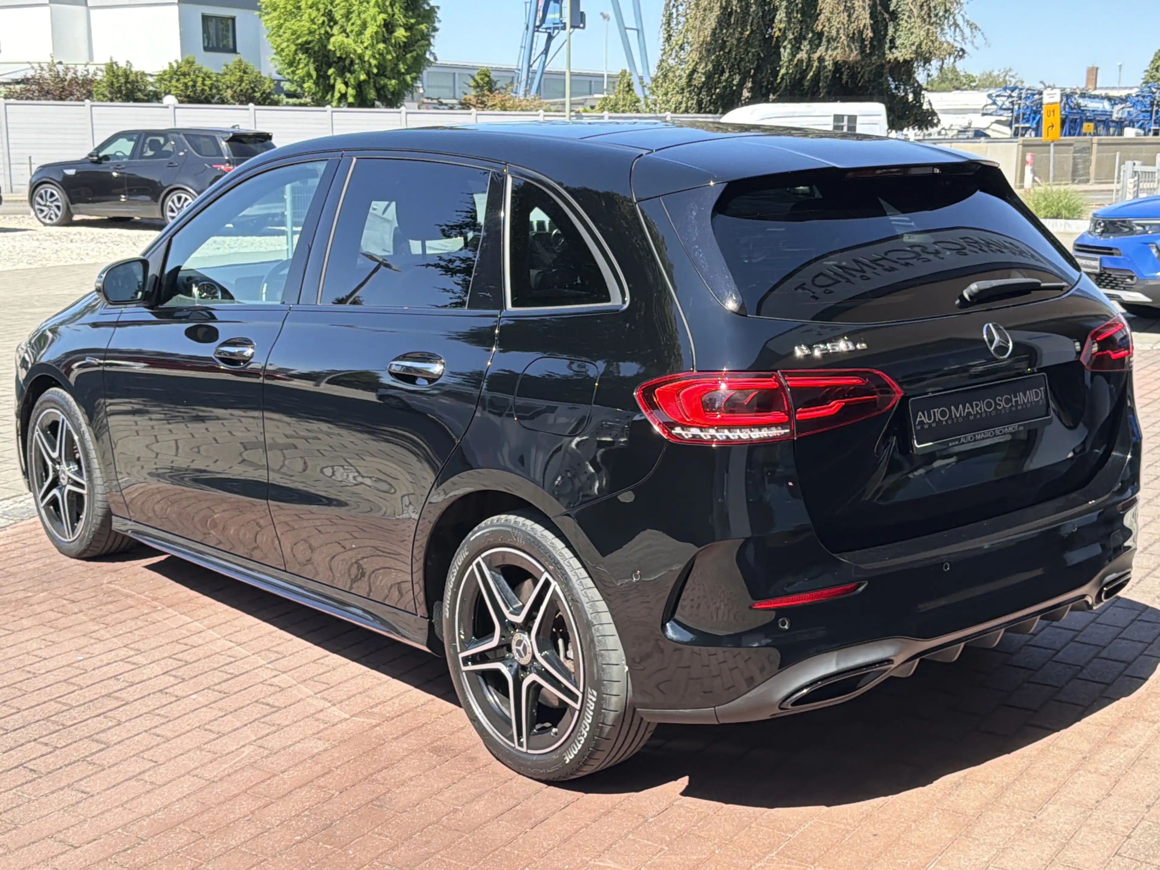 Mercedes-Benz B 250 e Edition 2020 AMG Line Panorama LED Night — photo 4