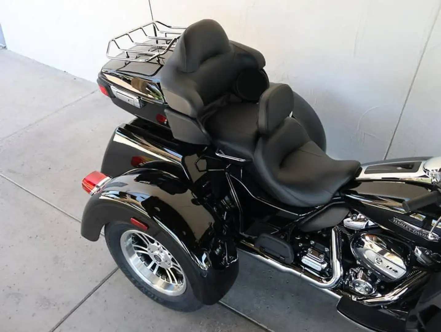 Harley-Davidson Tri Glide Ultra 114 Чорний - 2