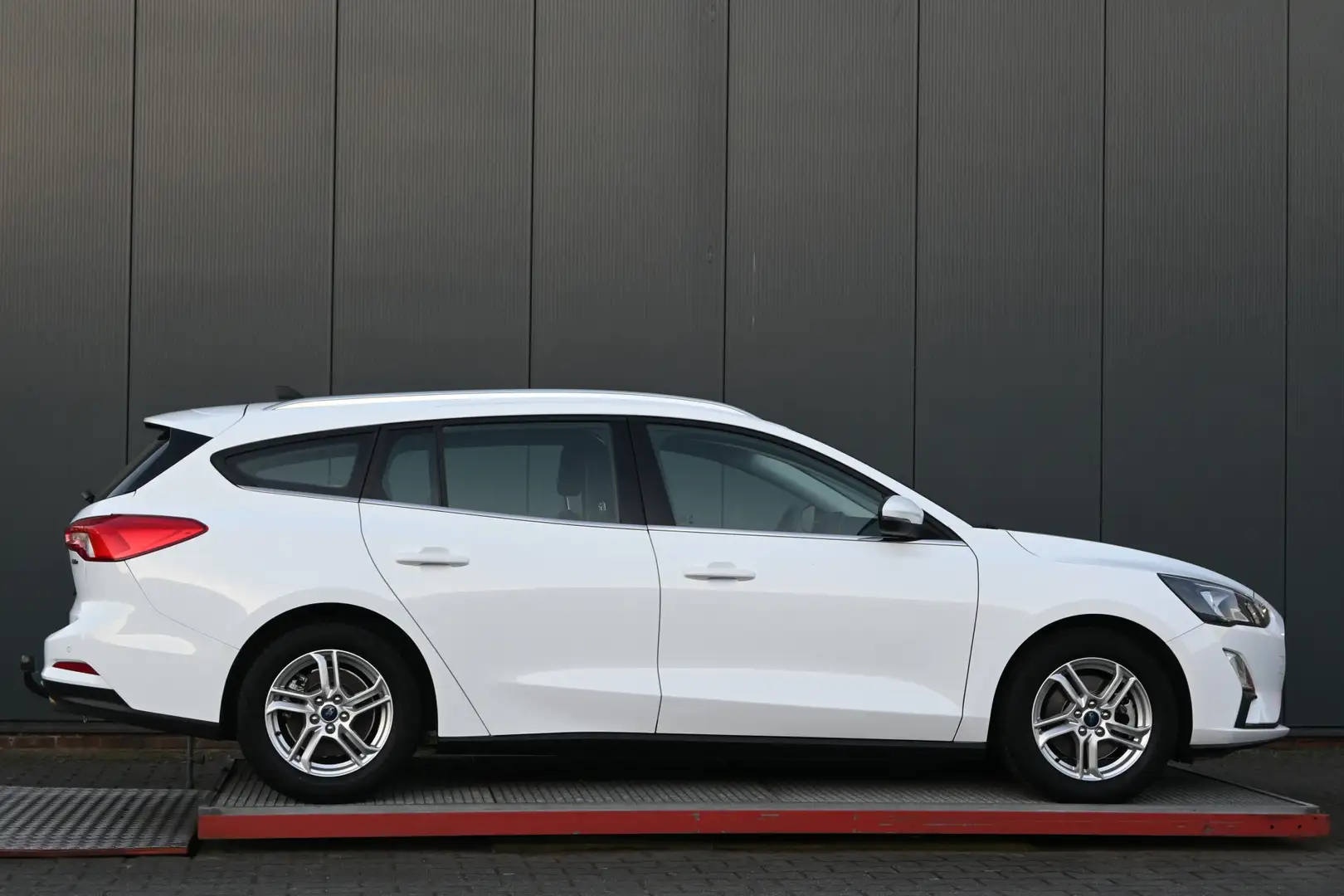 Ford Focus Wagon 1.0 EcoBoost Hybrid Trend Edition Business t Bianco - 2