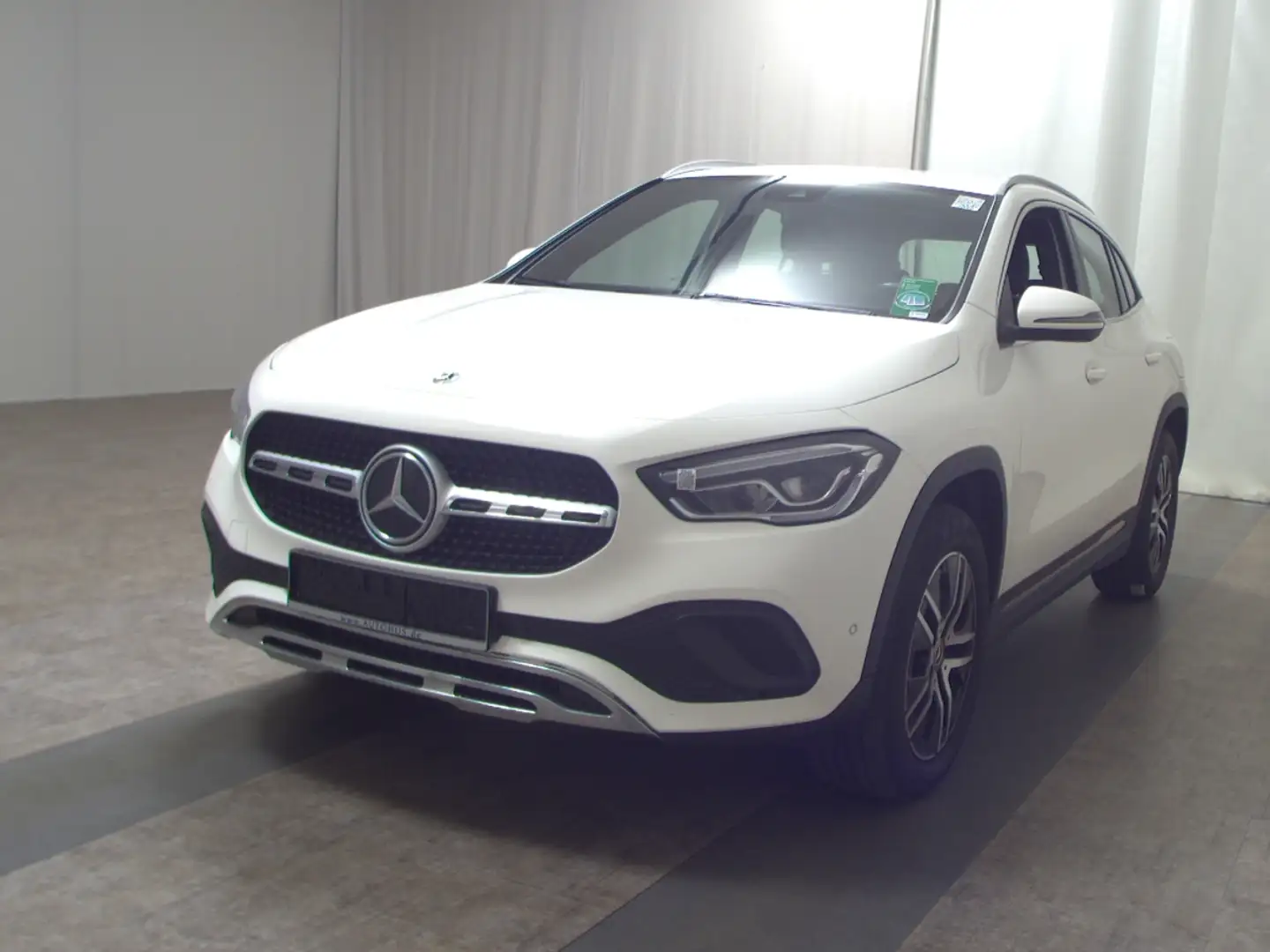 Mercedes-Benz GLA 200 d Progressive T-Leder Navi LED RfK AHK Weiß - 2