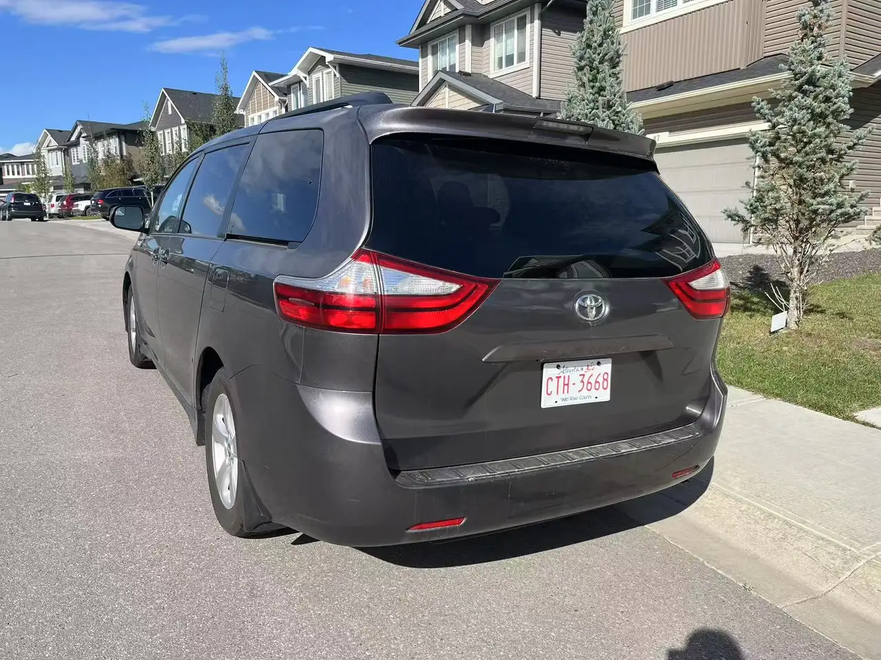 Toyota Sienna снимка Toyota Sienna