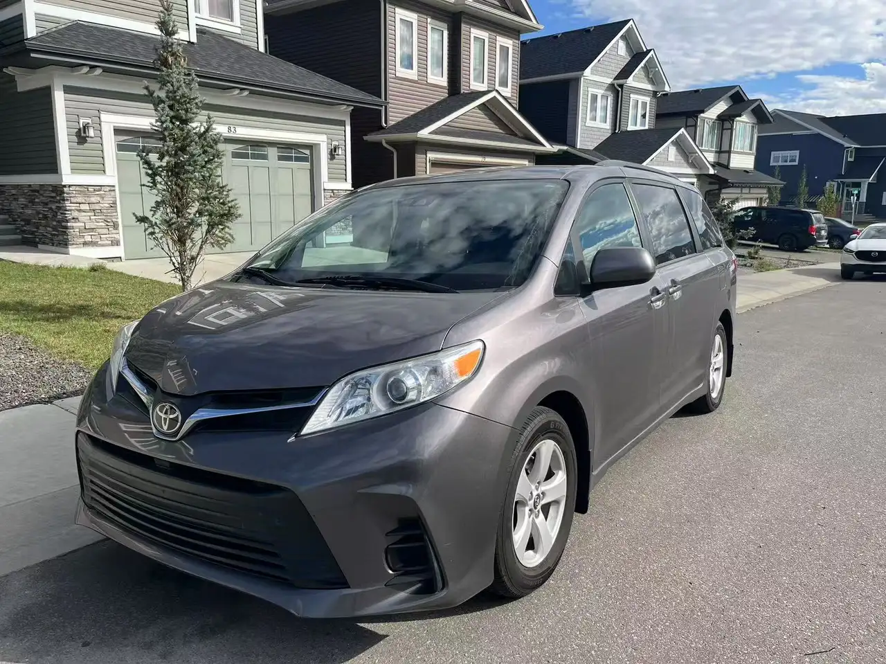 Toyota Sienna снимка Toyota Sienna
