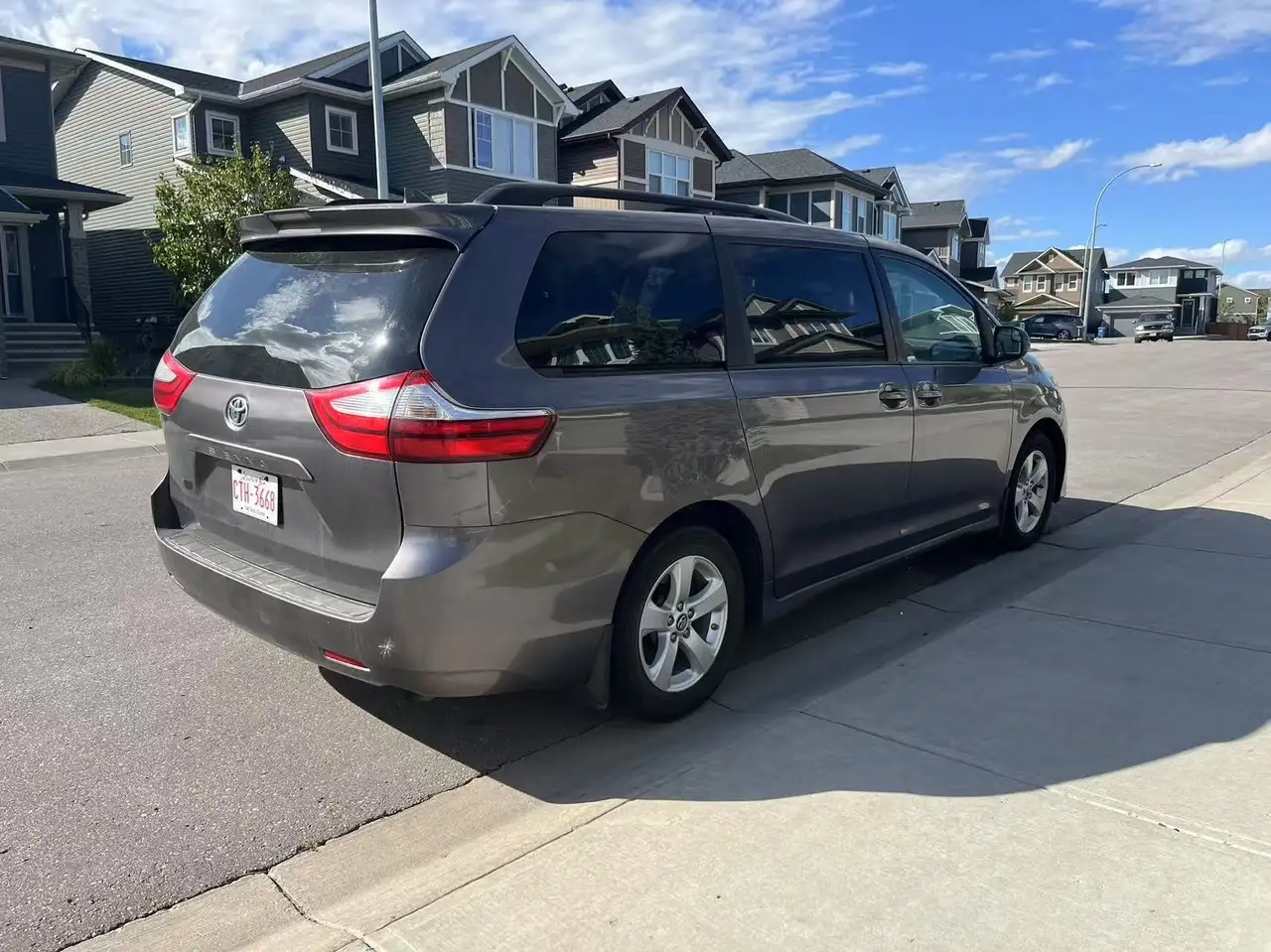 Toyota Sienna снимка Toyota Sienna