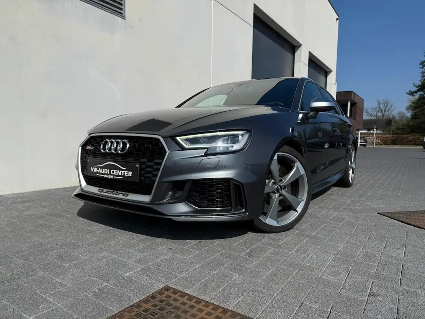 Audi RS3 SPORTBACK 2.5TFSI 400PK QUATTRO GEEN OPF Grijs - 1
