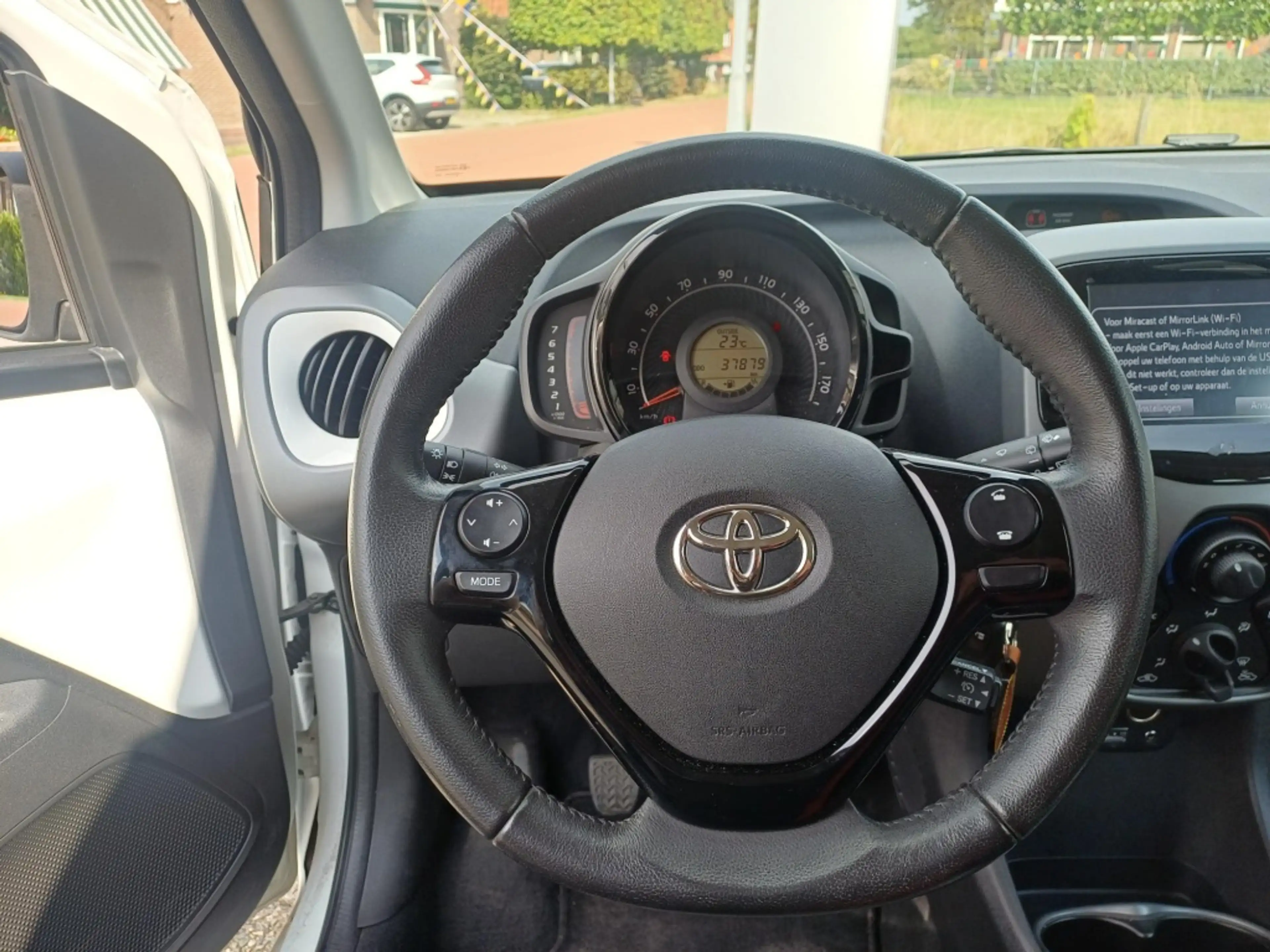 Toyota Aygo 1.0 VVT-i x-play — photo 13