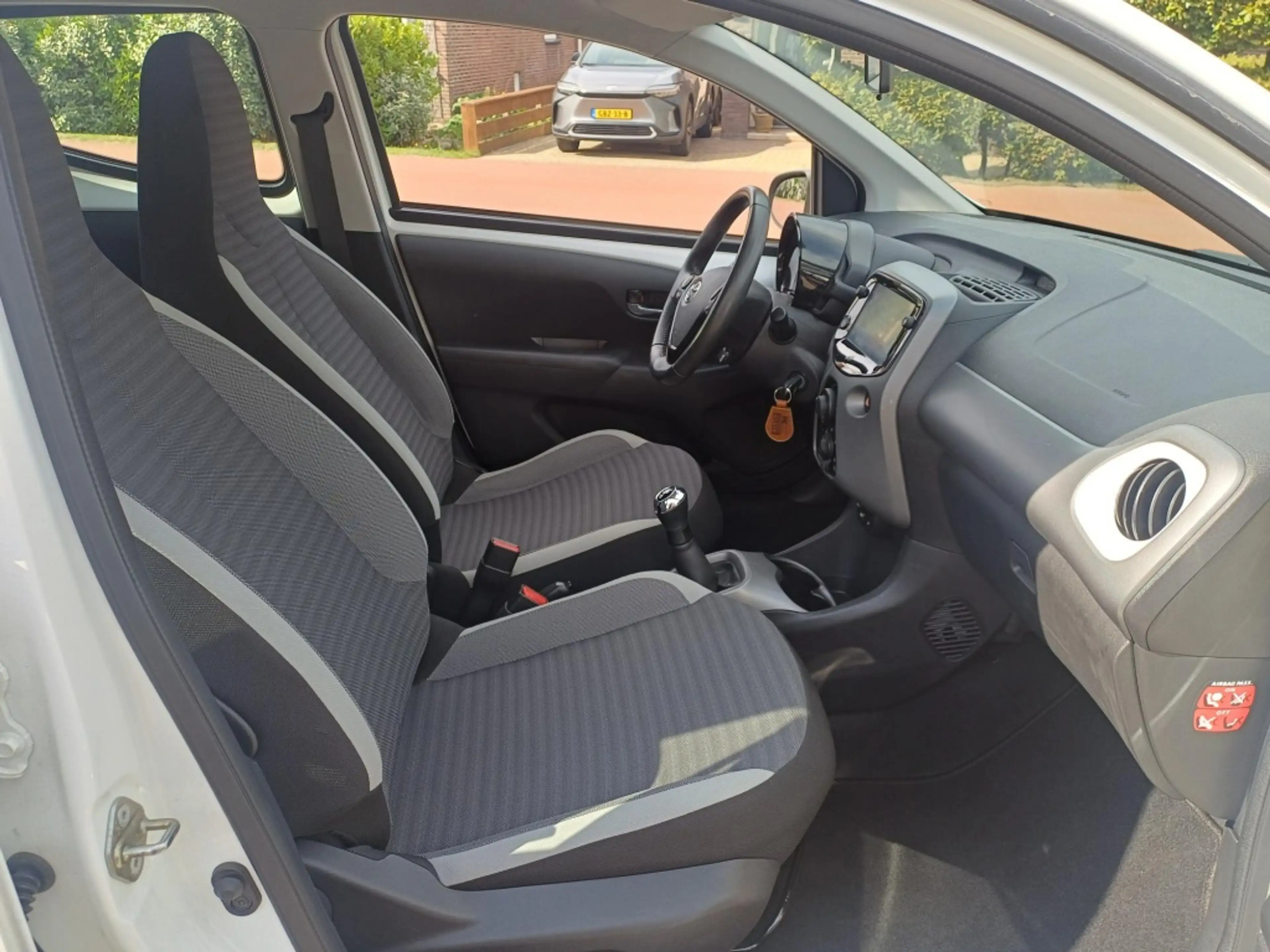 Toyota Aygo 1.0 VVT-i x-play — photo 5
