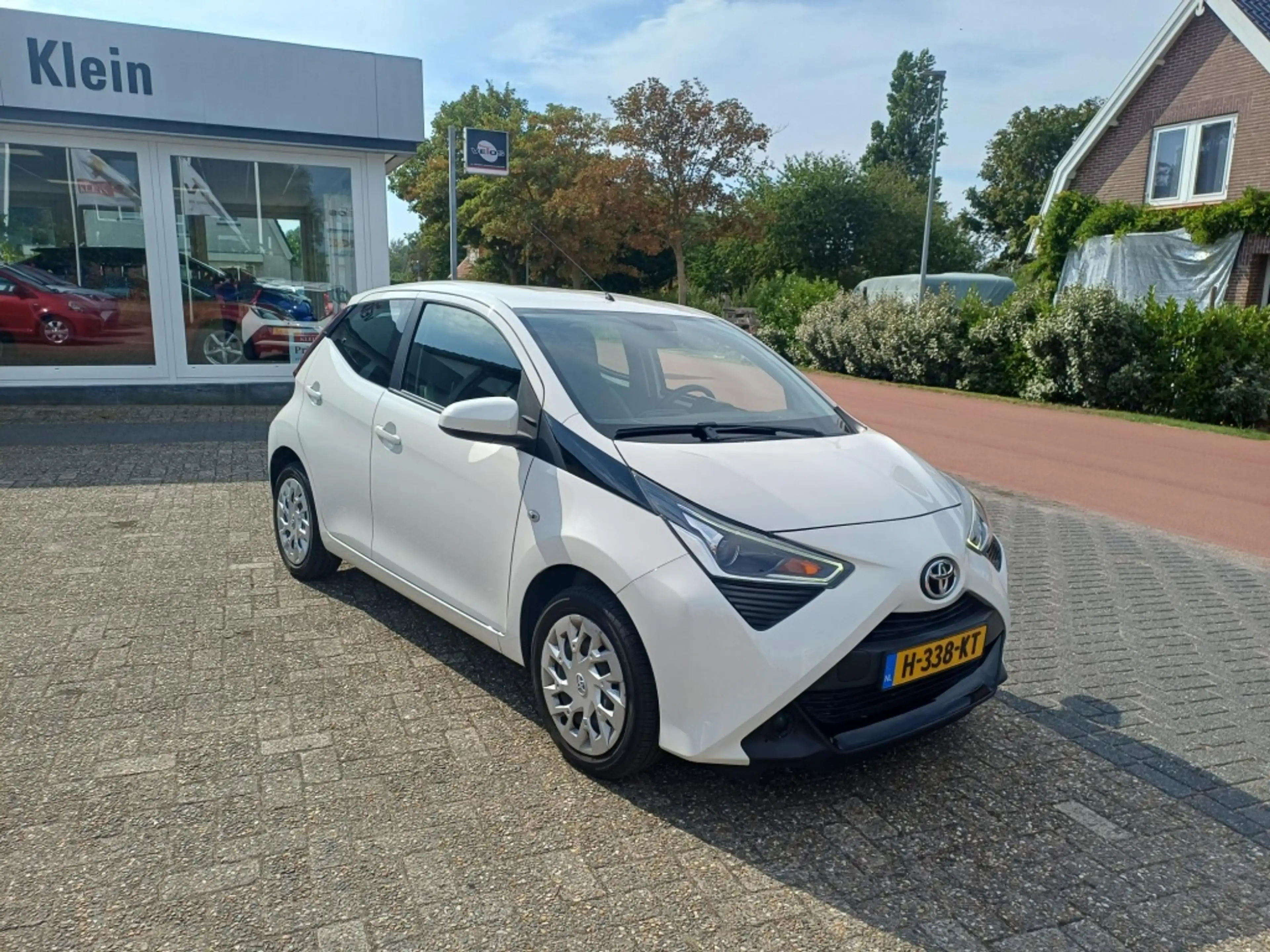 Toyota Aygo 1.0 VVT-i x-play — photo 2