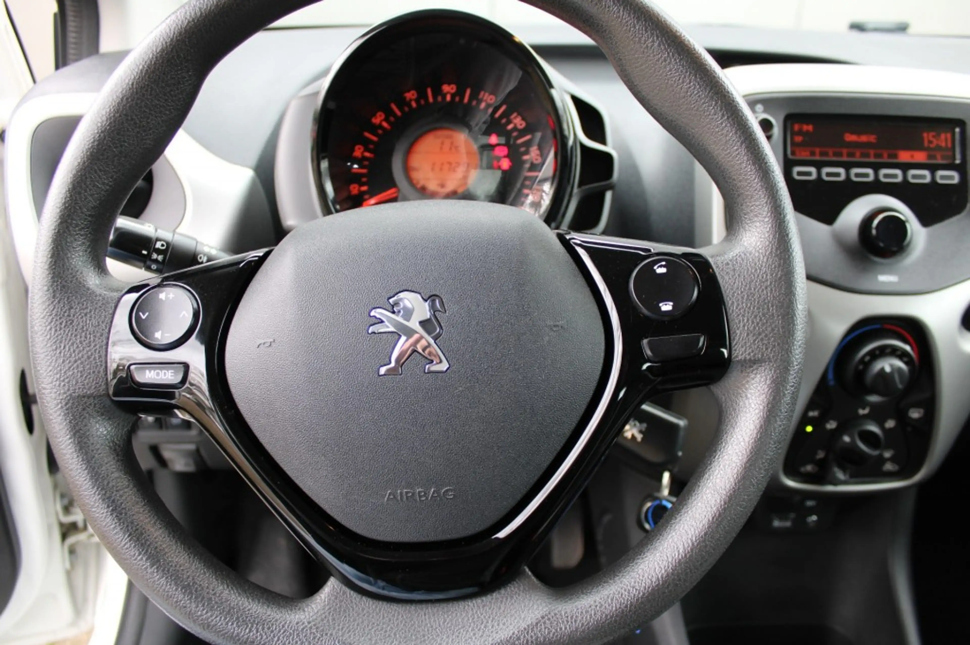 Peugeot 108 - — photo 14