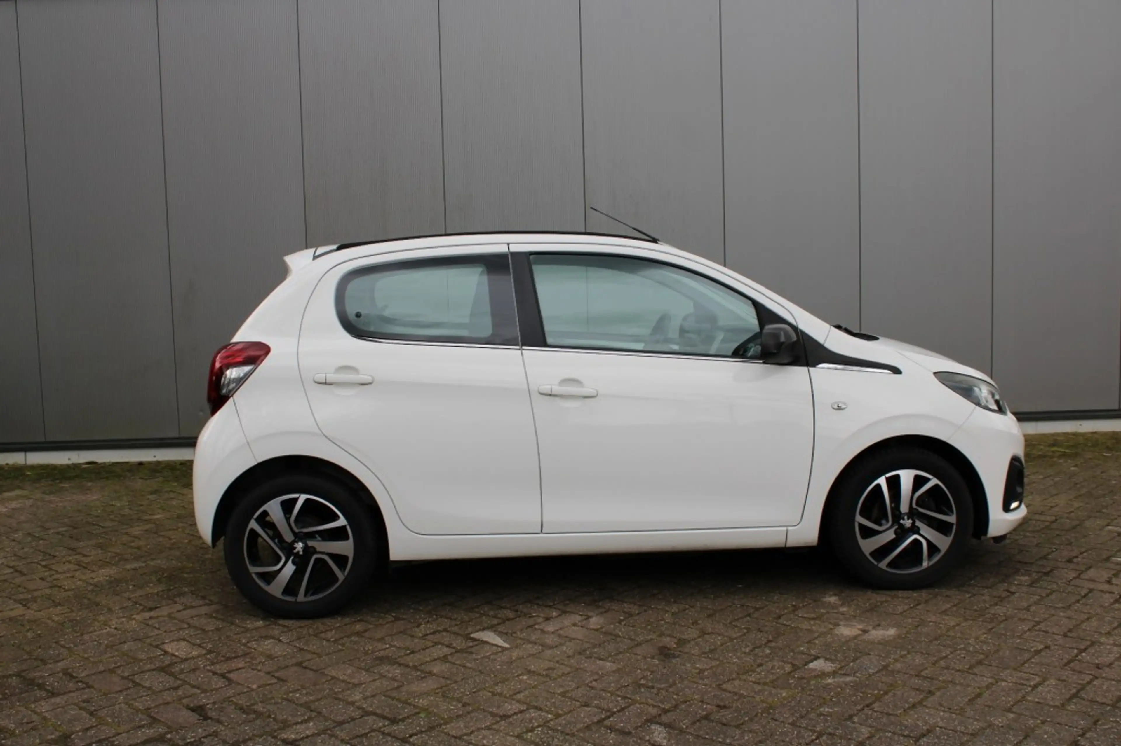 Peugeot 108 - — photo 4