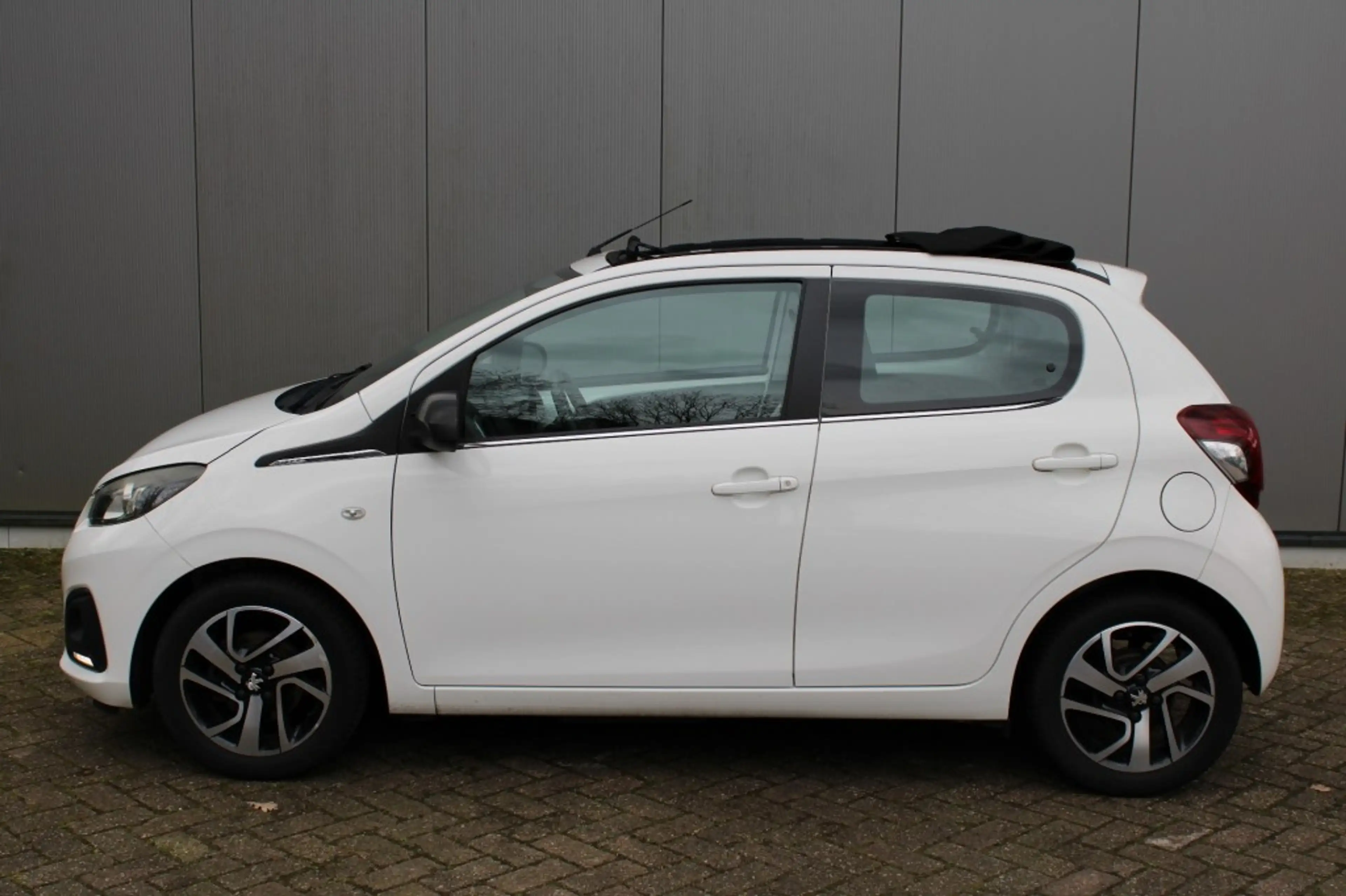Peugeot 108 - — photo 5