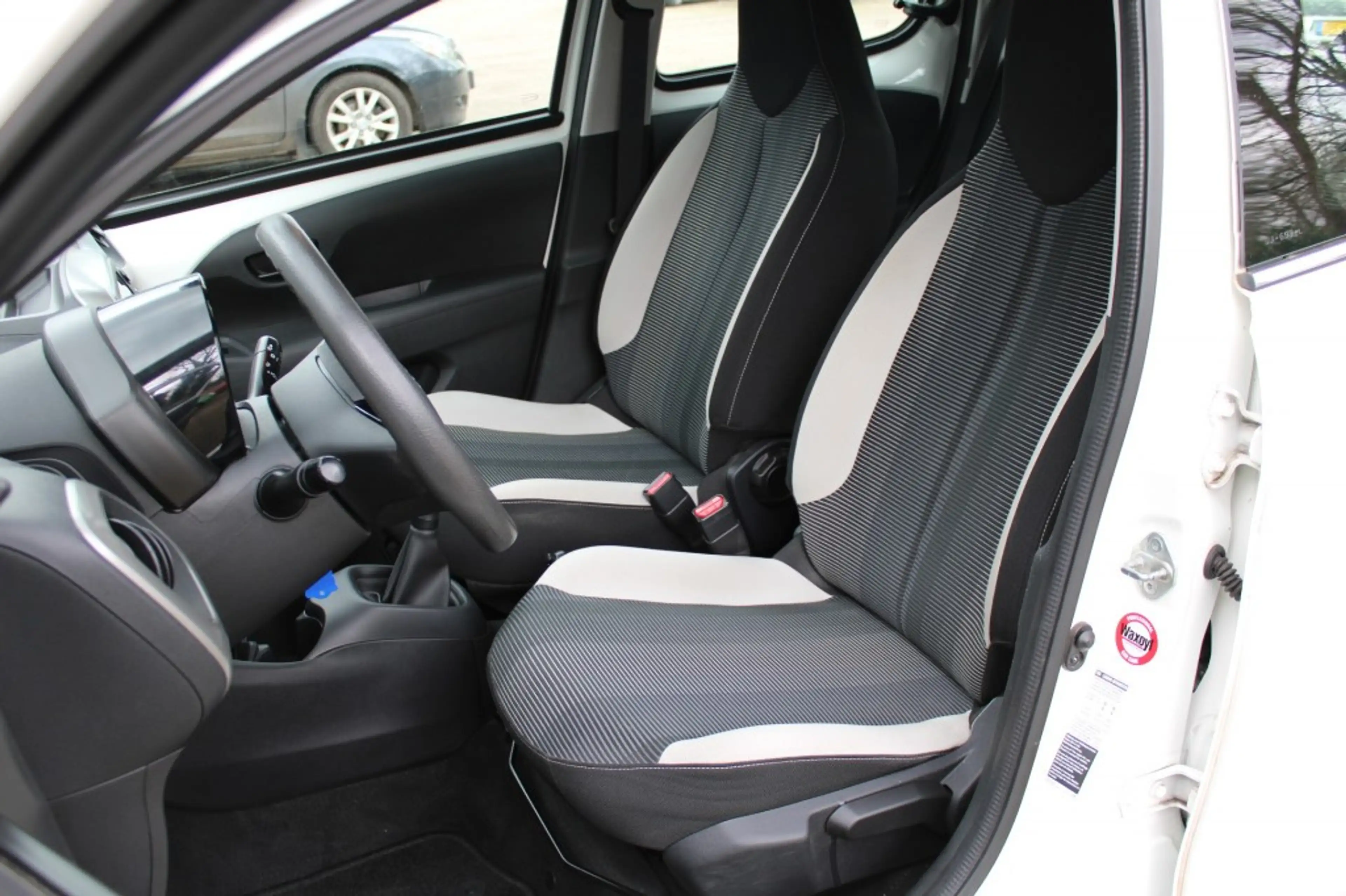 Peugeot 108 - — photo 11