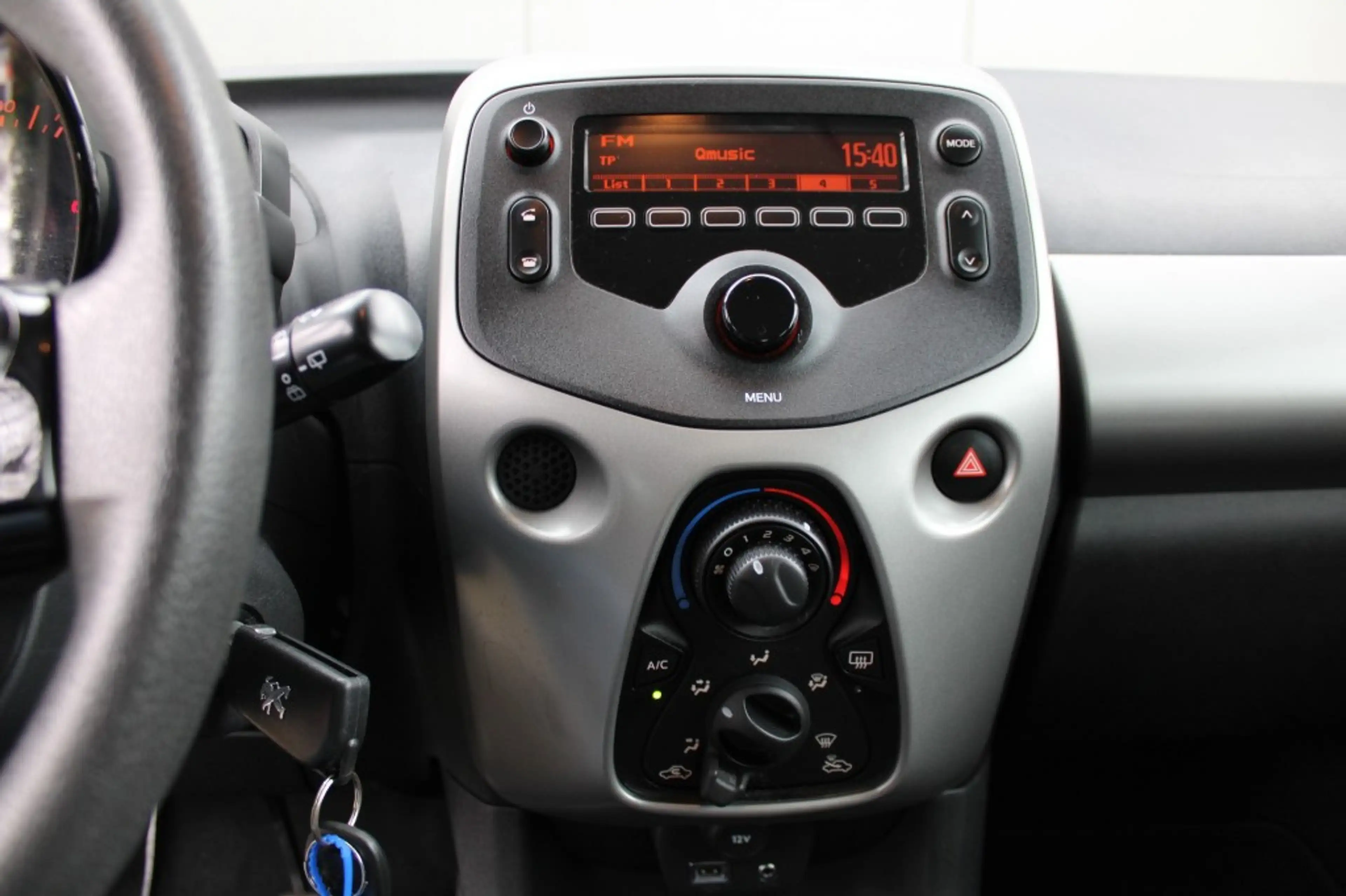 Peugeot 108 - — photo 12