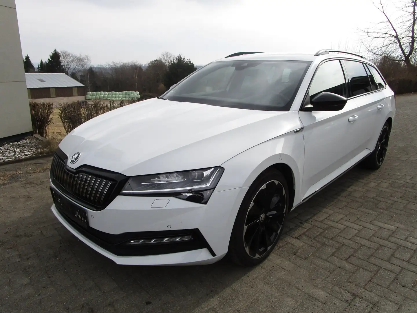 Skoda Superb 1.4 TSI Hybrid Sportline iV Wit - 1