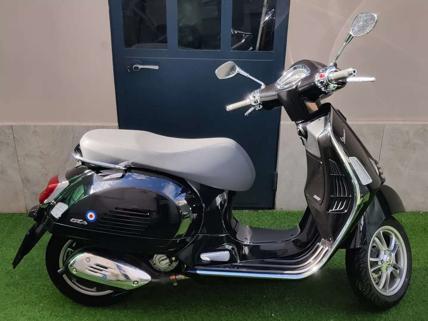 Vespa GTS 300 Negru - 1
