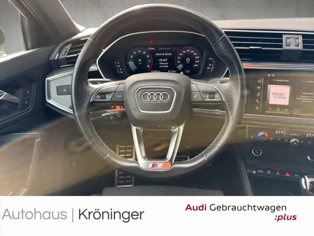 Audi Q3 view 11