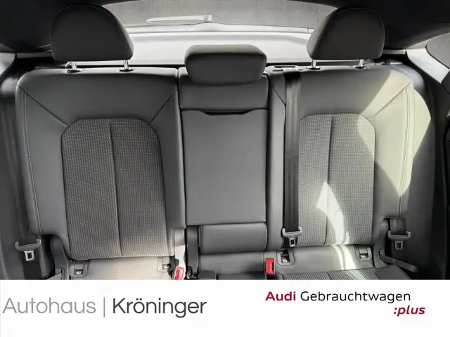 Audi Q3 view 10